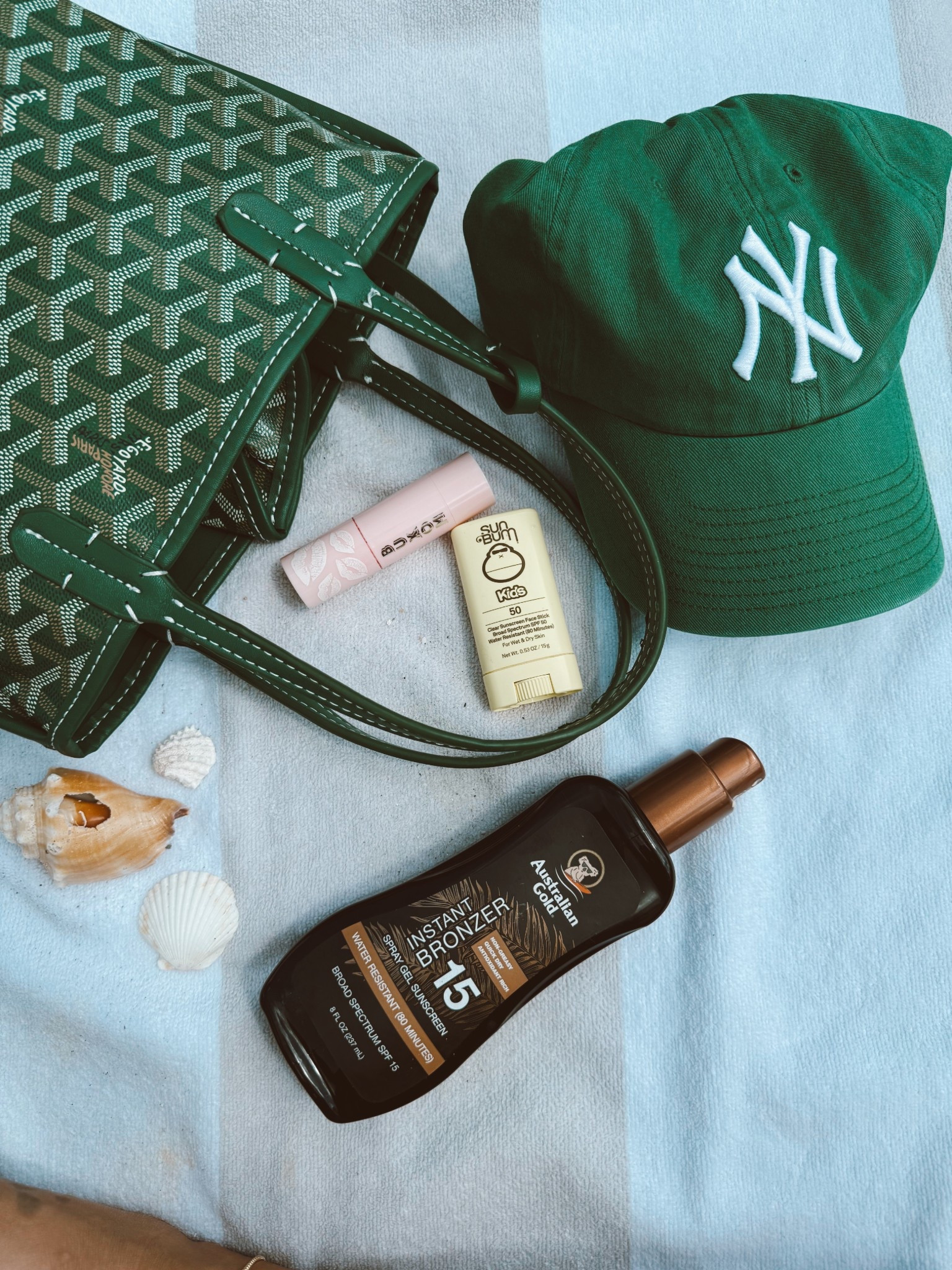 Beach bag essentials!! 

Suntan lotion 
Baseball hat 
Mini Goyard bag 
Lip balm 
Beauty 
Skincare 
Kids sunscreen 

#LTKStyleTip #LTKSwim #LTKTravel