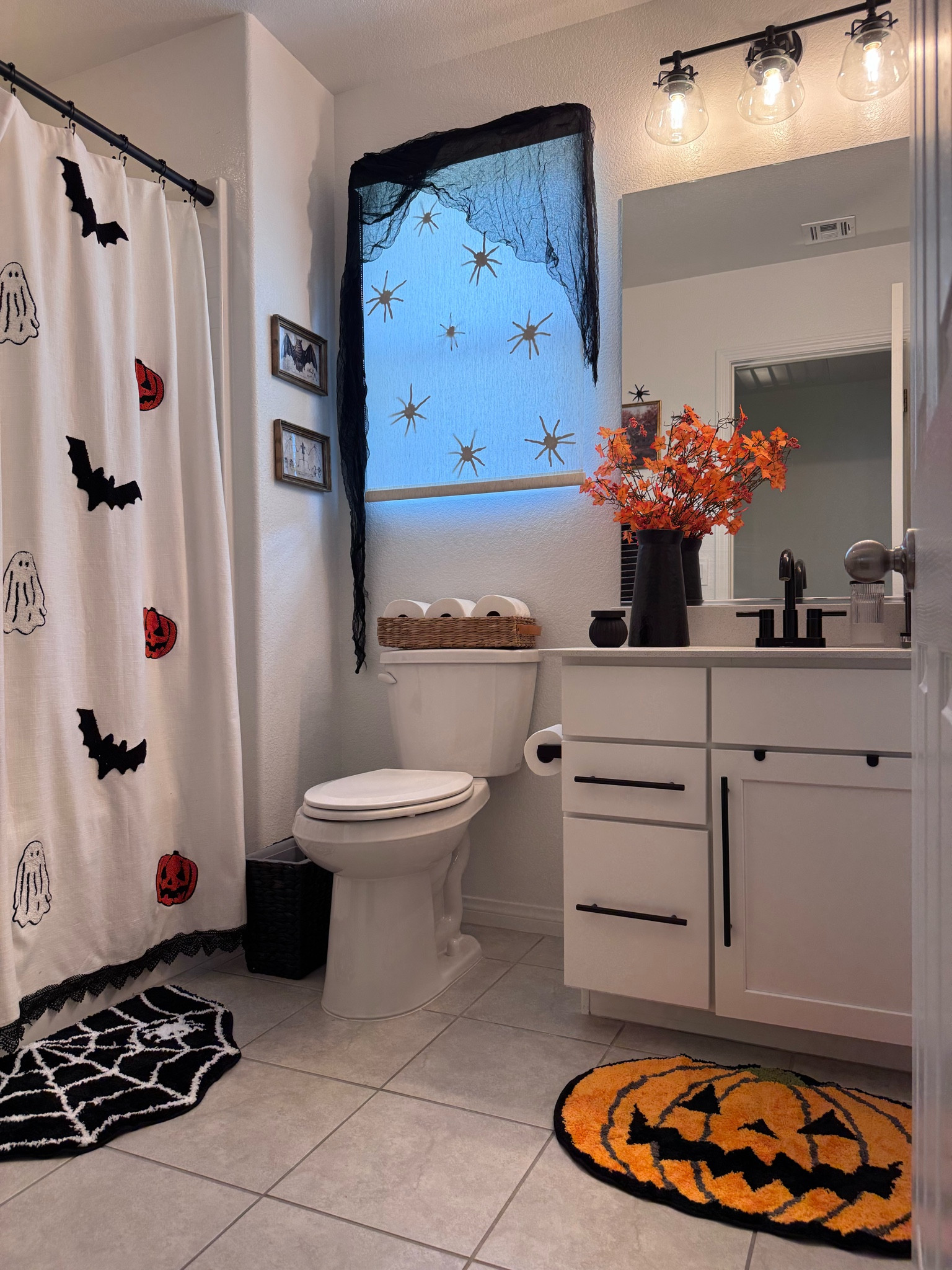 Halloween Bathroom Decor 🎃

#LTKHome #LTKSeasonal