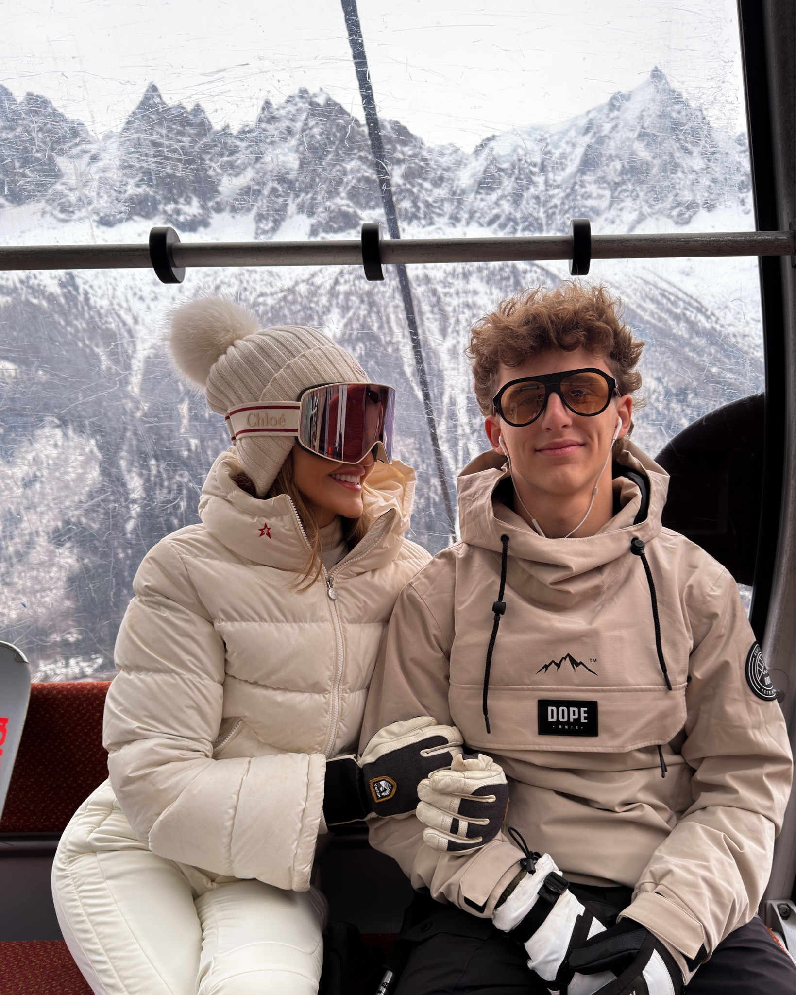 First day hitting the slopes ⛷️ 🏂 
I’ve had my ski pant and jacket for over 6 years and I’m telling you they’re worth every penny! Size small on all 