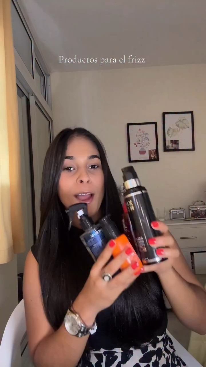 Mis productos favoritos para el frizz
@trussprofessional @trussdominicana frizz cero
@matrix mega sleek 
@wellahair @wellaprofrd ultimate repair 
@xmondohair súper gloss 

#frizz #frizzfreehair #haircare #productosdelcabello #hair