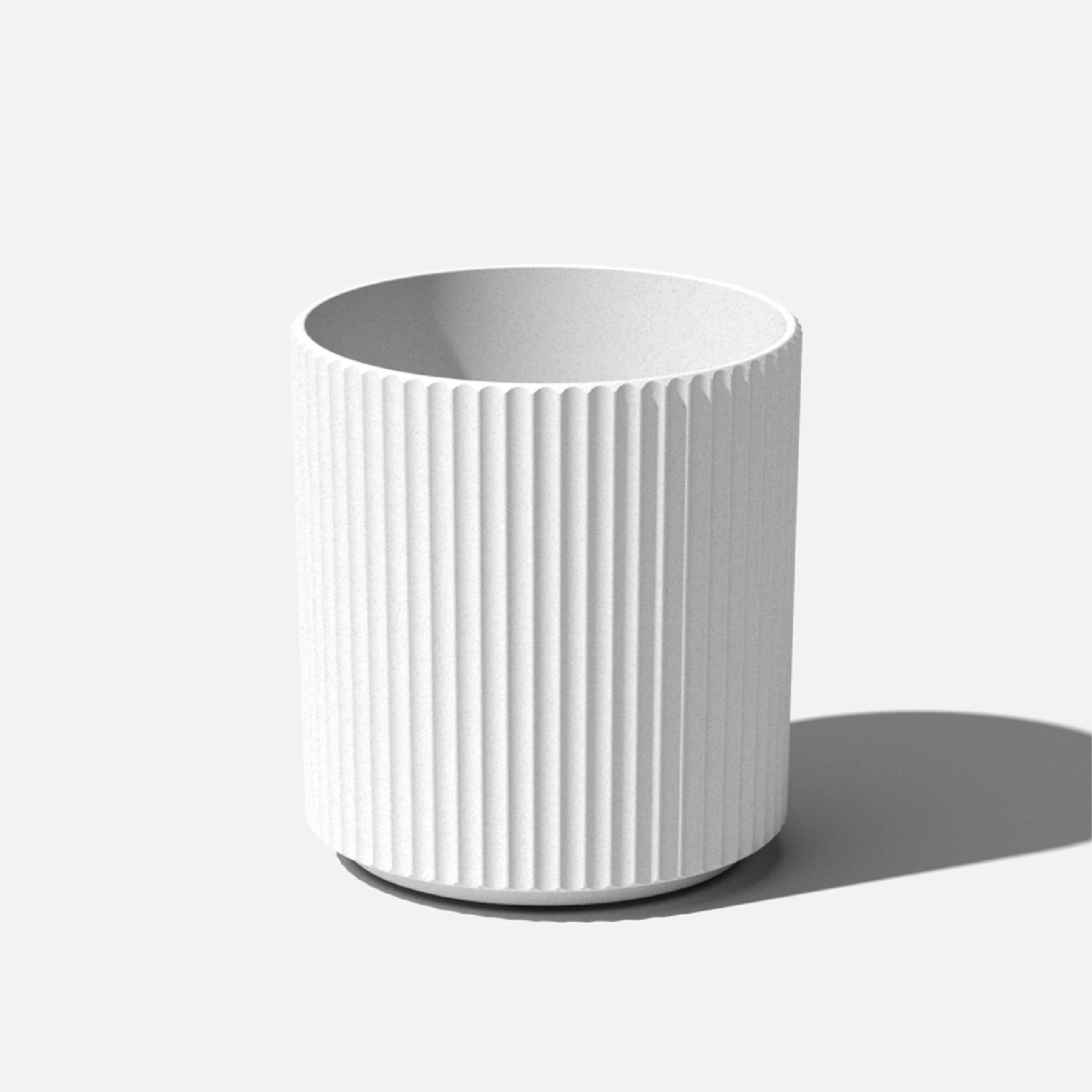 Veradek Round 15-in W x 15-in L White Plastic Indoor/Outdoor Planter Large | DMV16W | Lowe's
