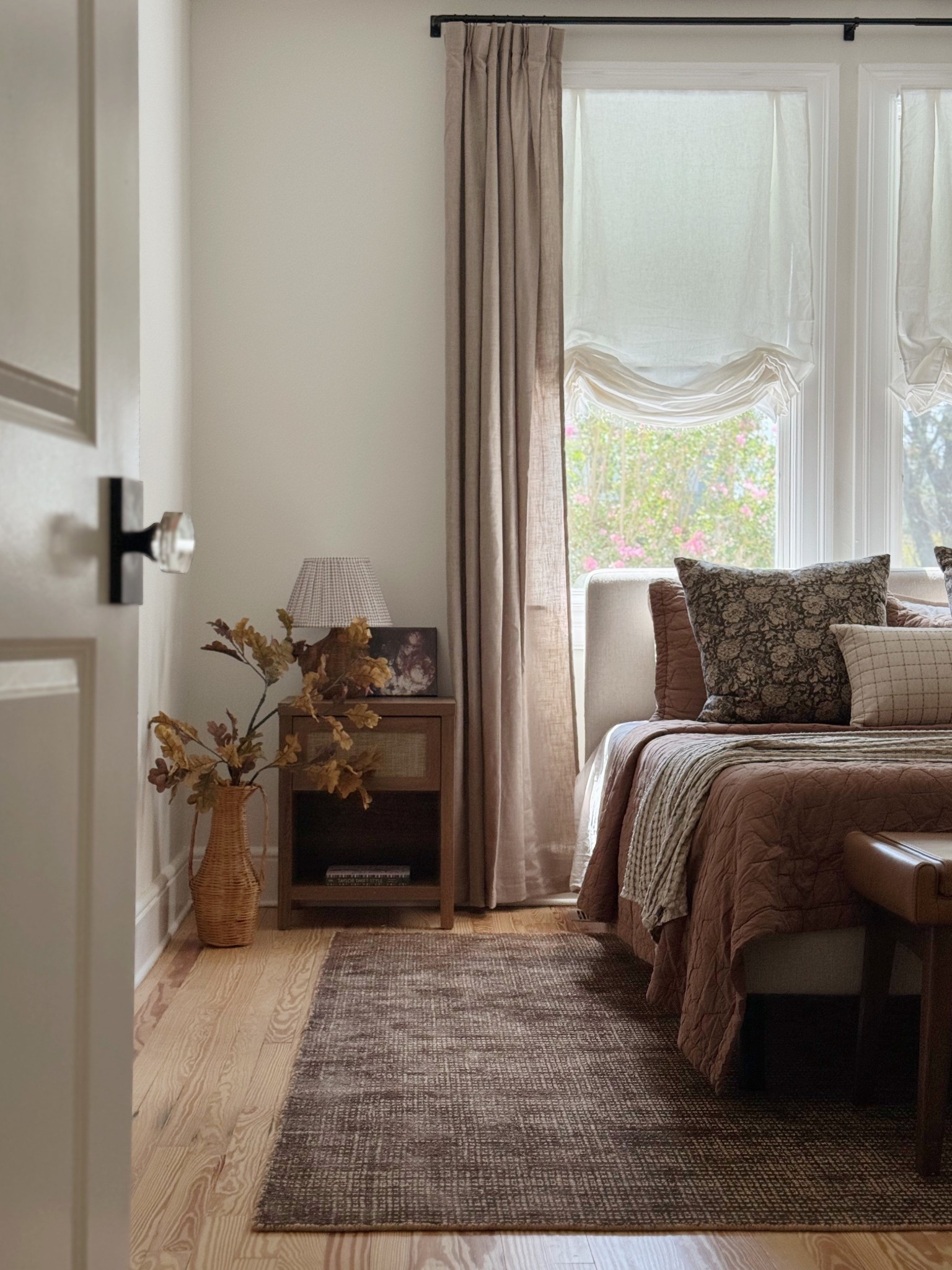 Our Lulu & Georgia rug is bringing fall perfection to our guest suite! 