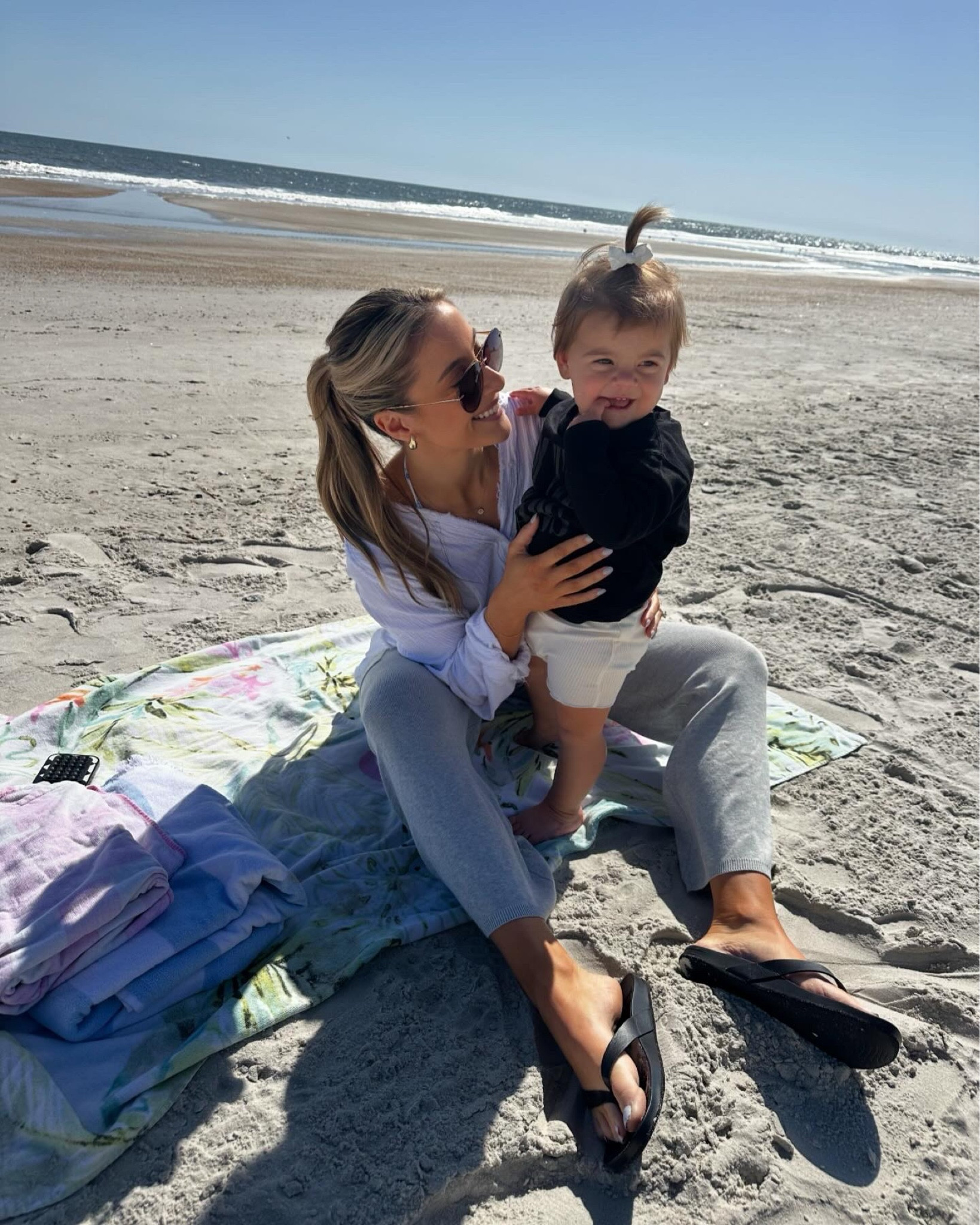 Beach fit🩶

Aerie | aerie swim | aerie swim suit cover up | white swim suit cover up | beach outfit | casual outfit | diff eyewear | reefs | reefs sandals | reefs women’s sandals | comfy beach wear 

#LTKfindsunder50 #LTKbeauty #LTKstyletip