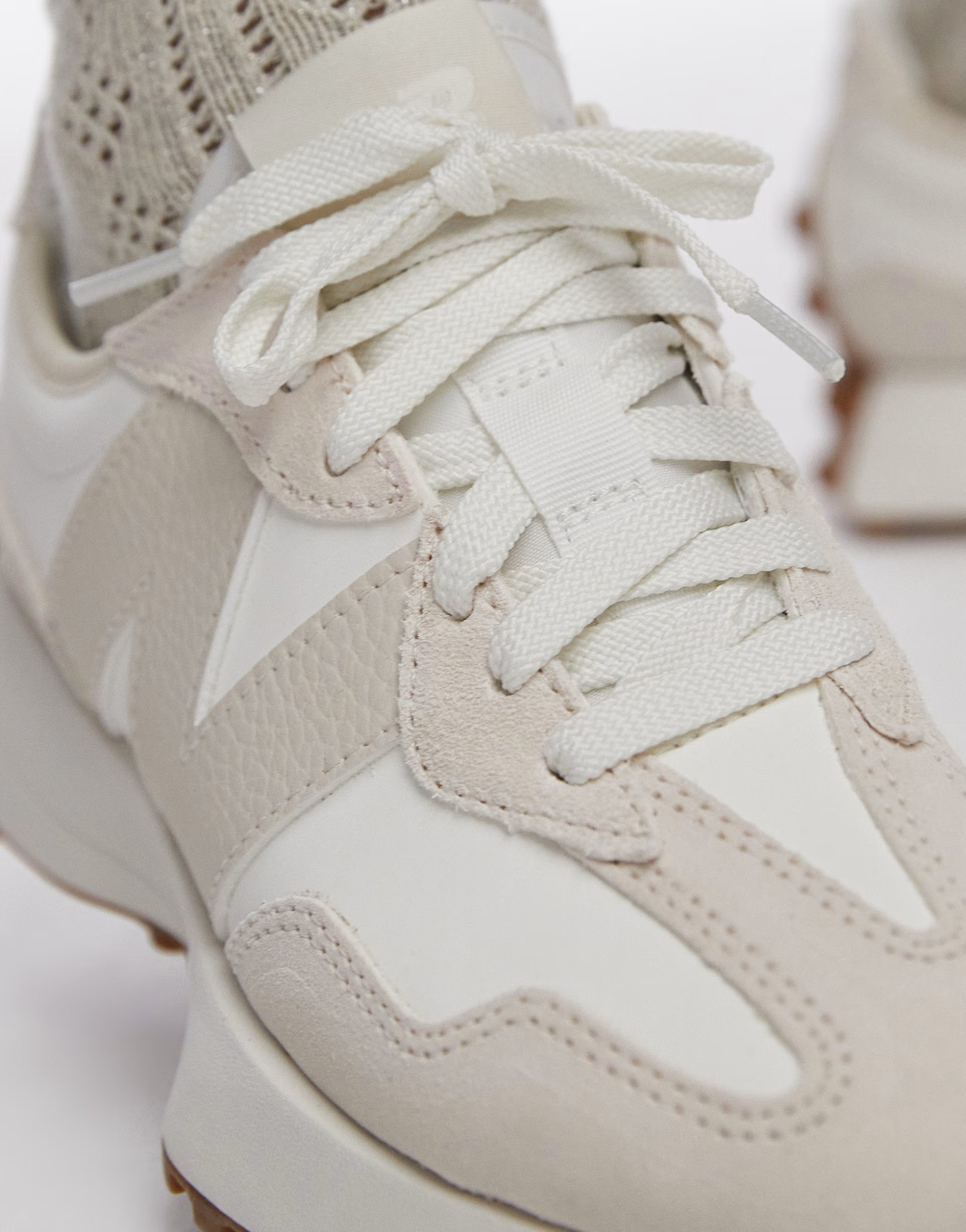 New Balance 327 trainers in beige | ASOS (Global)