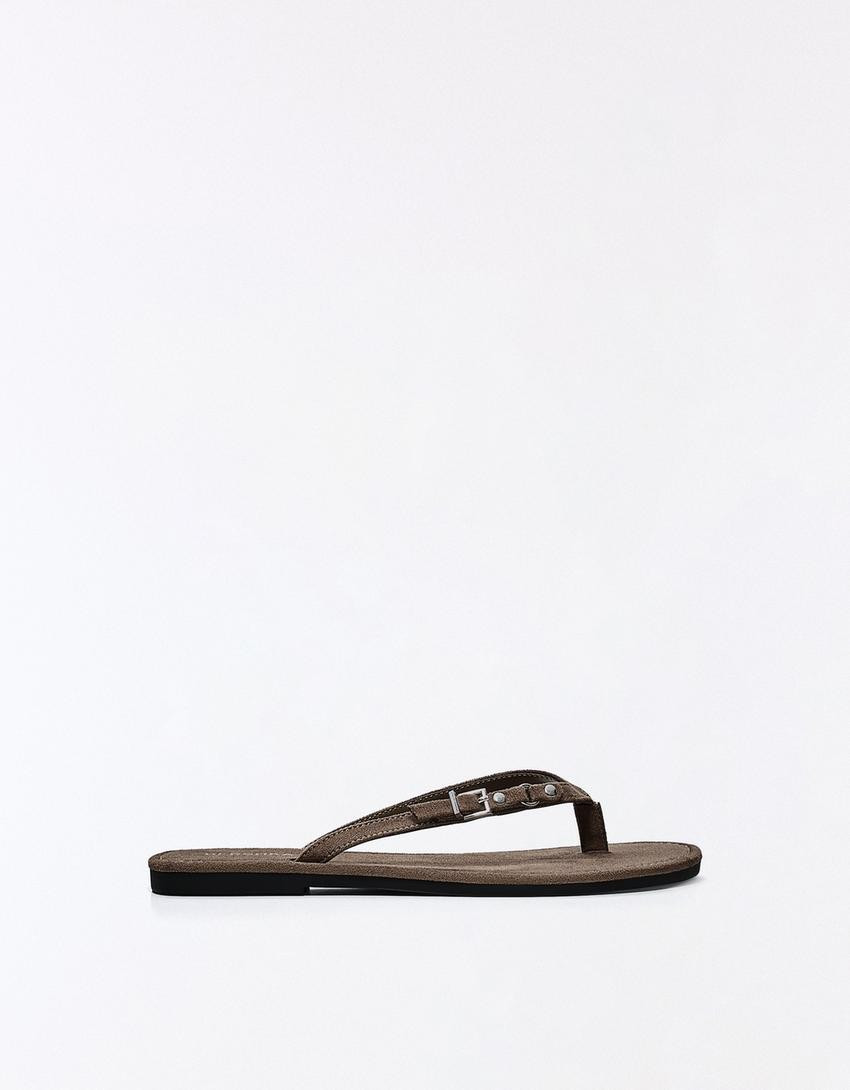 Buckled thong flat slider sandals - Women | Bershka UK