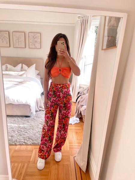 Festival outfit - planning this for day 2 of Coachella

Top - tts, xs
Pants - wearing 4 but they are a bit big in waist so ordered a 2 to see if they fit better if not I’ll take the 4 in to get tailored
Sneakers - sized down 1/2 size 


#LTKFestival