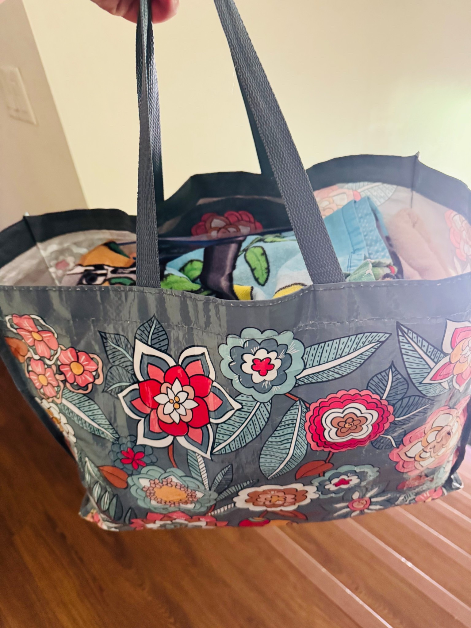 My favorite pool/beach bag from Vera Bradley🫶🏼

#LTKSeasonal #LTKHome #LTKSwim