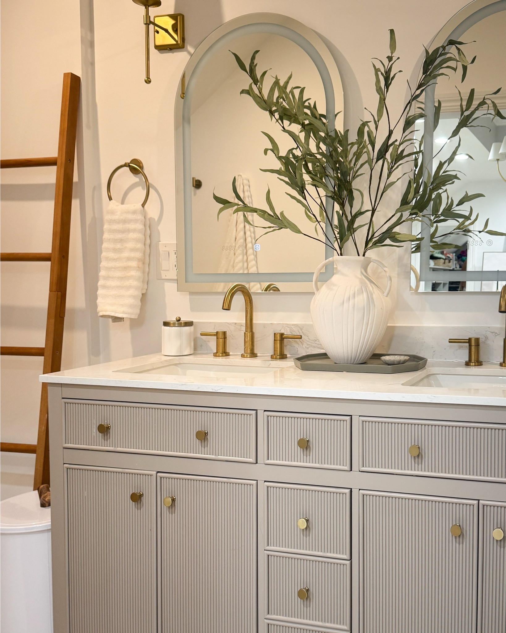 Minimalist holiday master suite neutral modern design inspo 🤎🌲

Scroll to shop 

#LTKStyleTip #LTKHome #LTKSeasonal