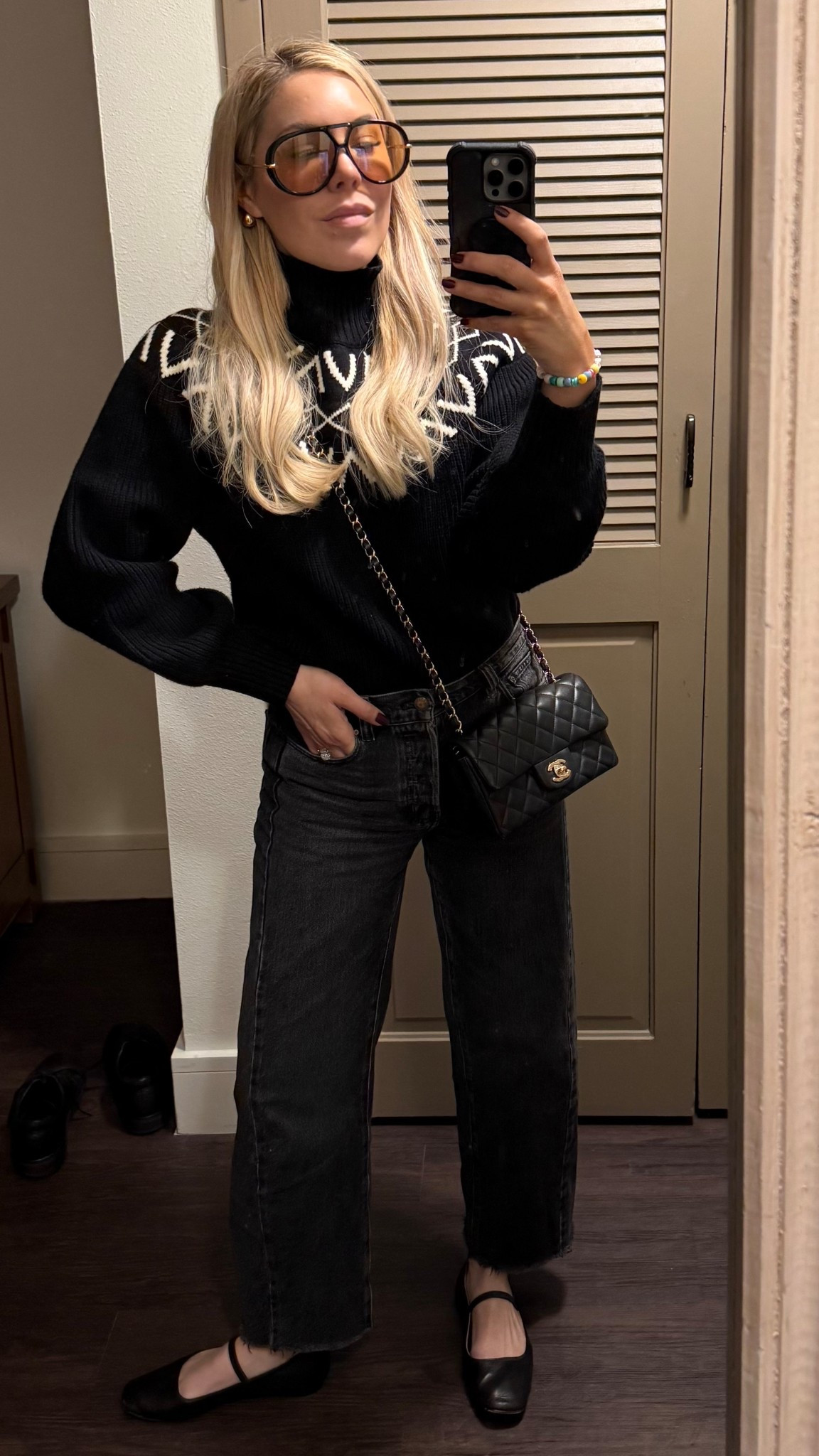 Santa Fe outfit 
Black sweater
Sweater 
Black jacket
Barrel jeans 


#LTKdayinmylife #LTKTravel #LTKootd