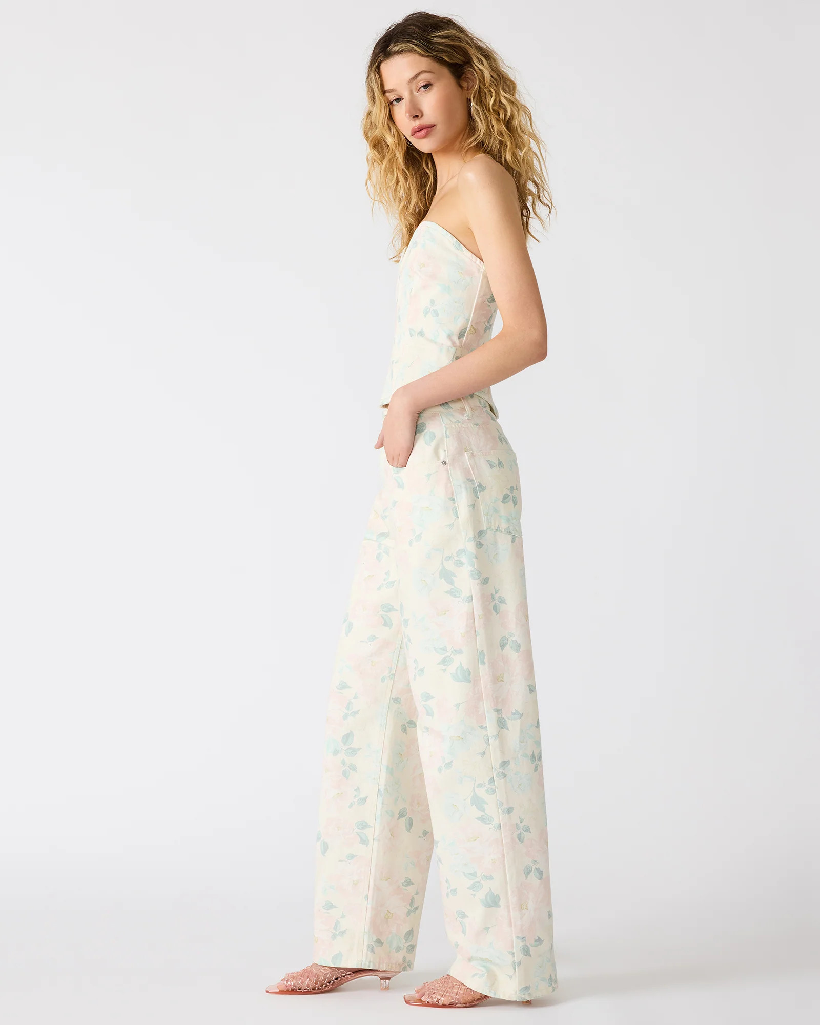 SYDNEE Peach Beige Wide-Leg Denim Floral Print Women's Bottom | Steve Madden (US)