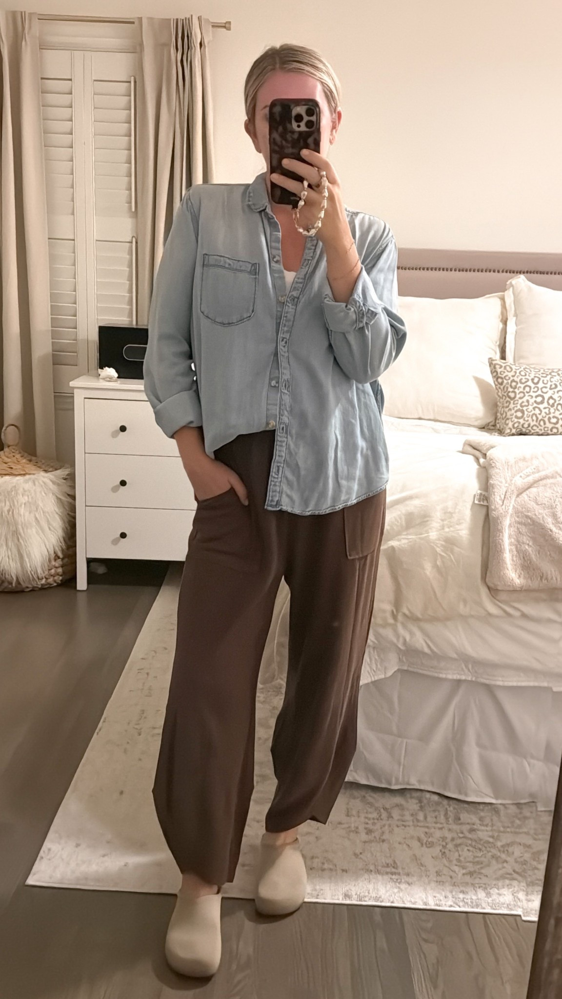 Loving these barrel leg cozy pants!



#LTKootd