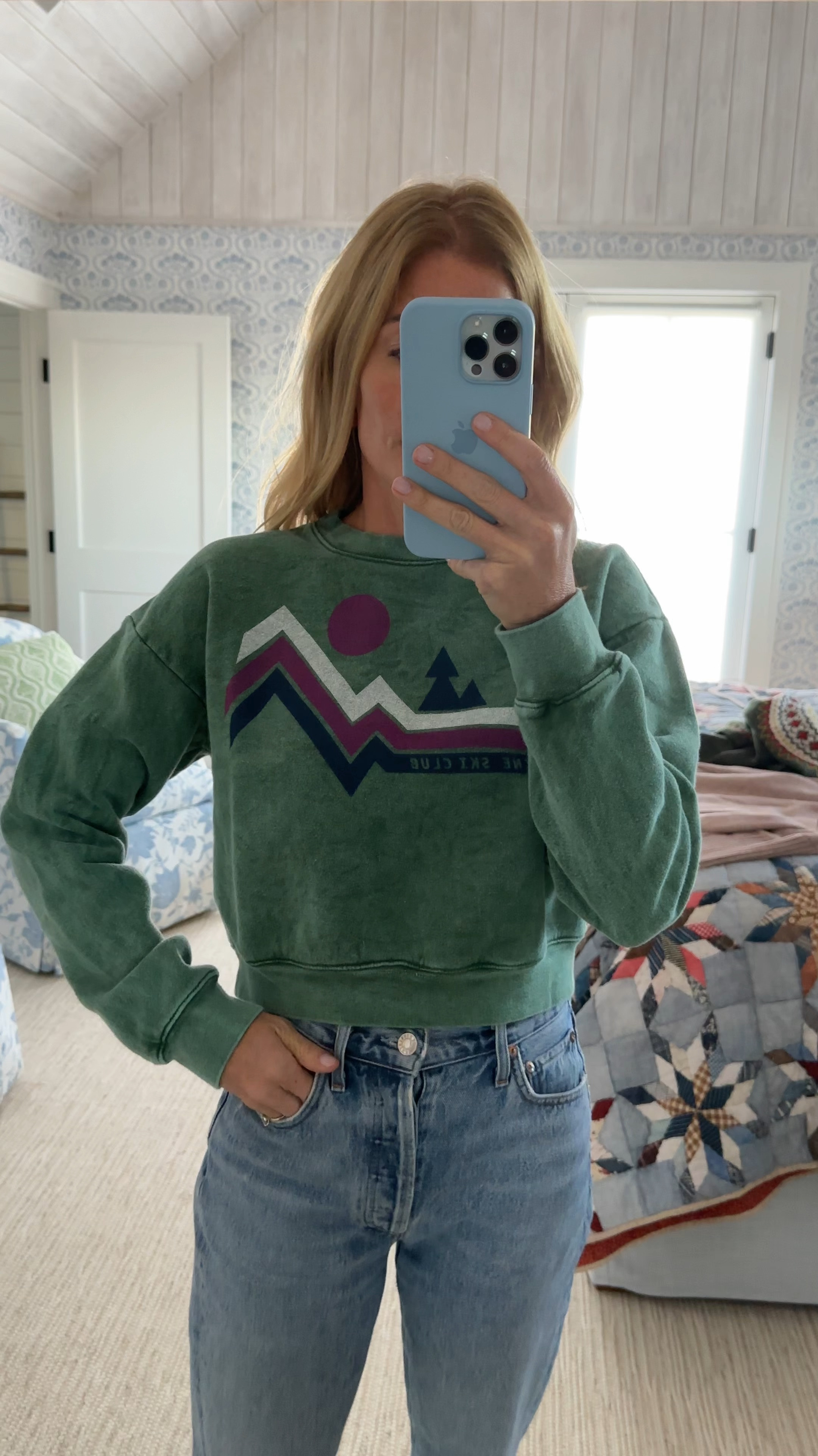 Love this new vintage looking sweatshirt 
