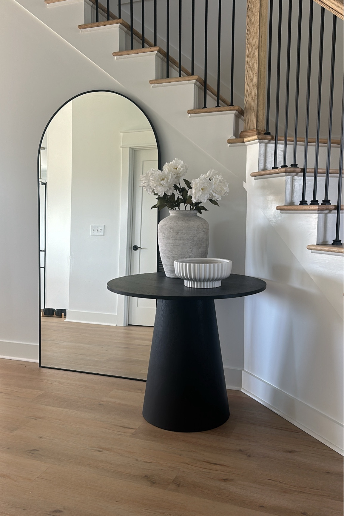 Entry way decor 🖤

#LTKHome #LTKStyleTip #LTKSaleAlert