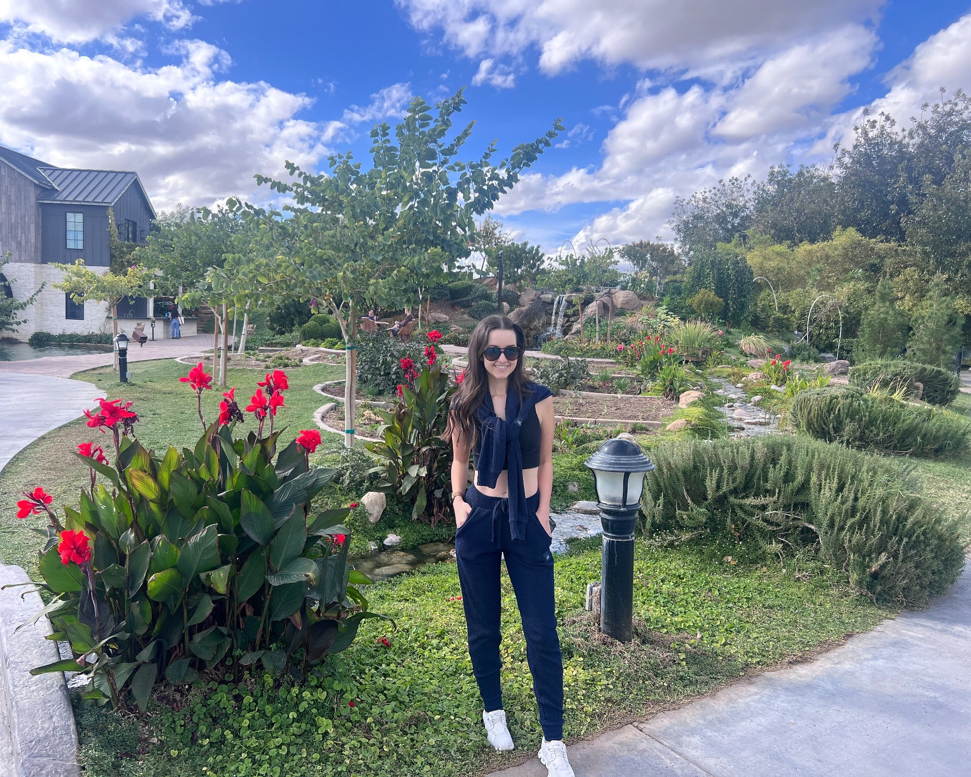 Alo yoga - athleisure outfit of the day! 

#LTKootd #LTKFindsUnder100 #LTKActive