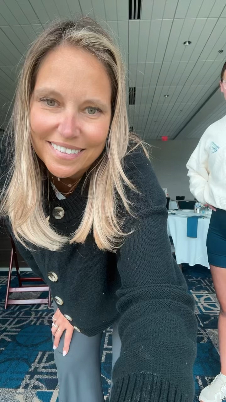 Rolled out of bed OOTD! I was so excited to help my sister get ready for the rehearsal dinner and set up the tables early this morning. Here is what my go-to outfit was to get out the door quickly! s

#LTKOver40 #LTKootd #LTKMidsize