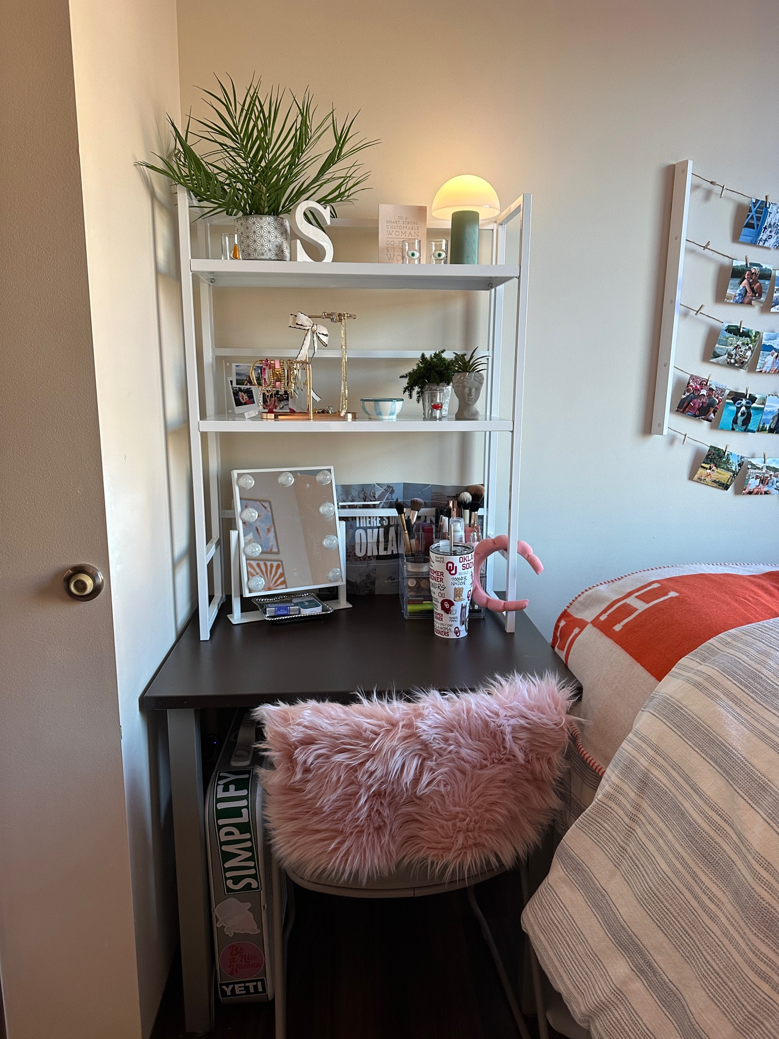 Desk/vanity corner in dorm room  

#LTKBacktoSchool