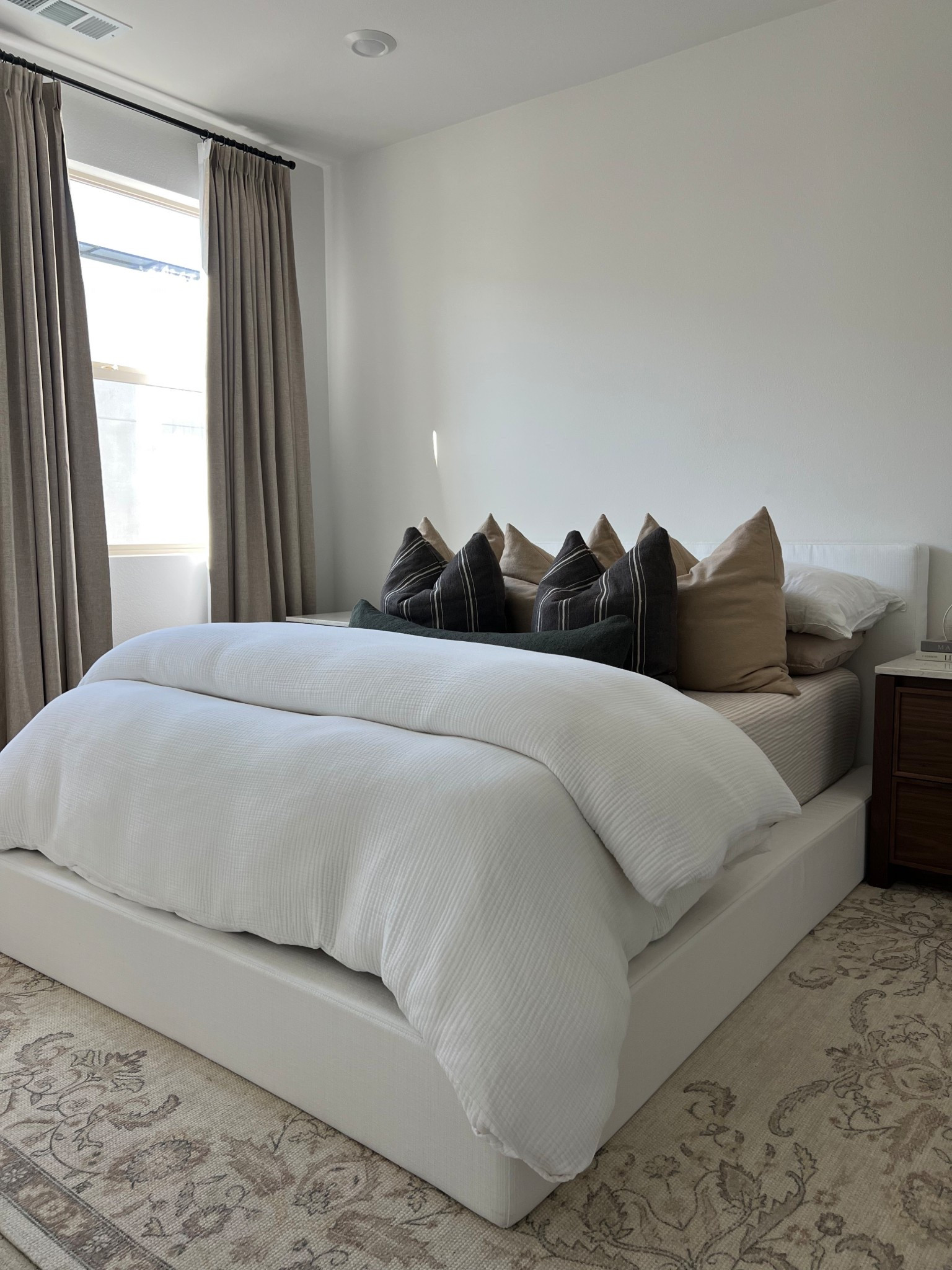 ALL MY BEDDING LINKED HERE!! lmk if I missed anything 🤎

#LTKHome #LTKU #LTKSaleAlert