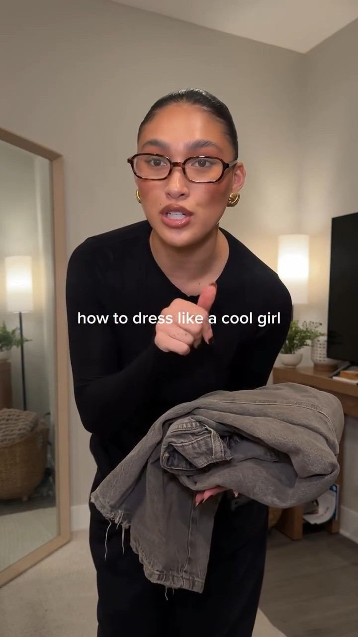 styling video of the day 🎀
details:
top @garageclothing 
Jeans @urbanoutfitters 
Shoes @jeffreycampbell 
Jacket @jadedldn 
Bag @coach 
Glasses @urbanoutfitters