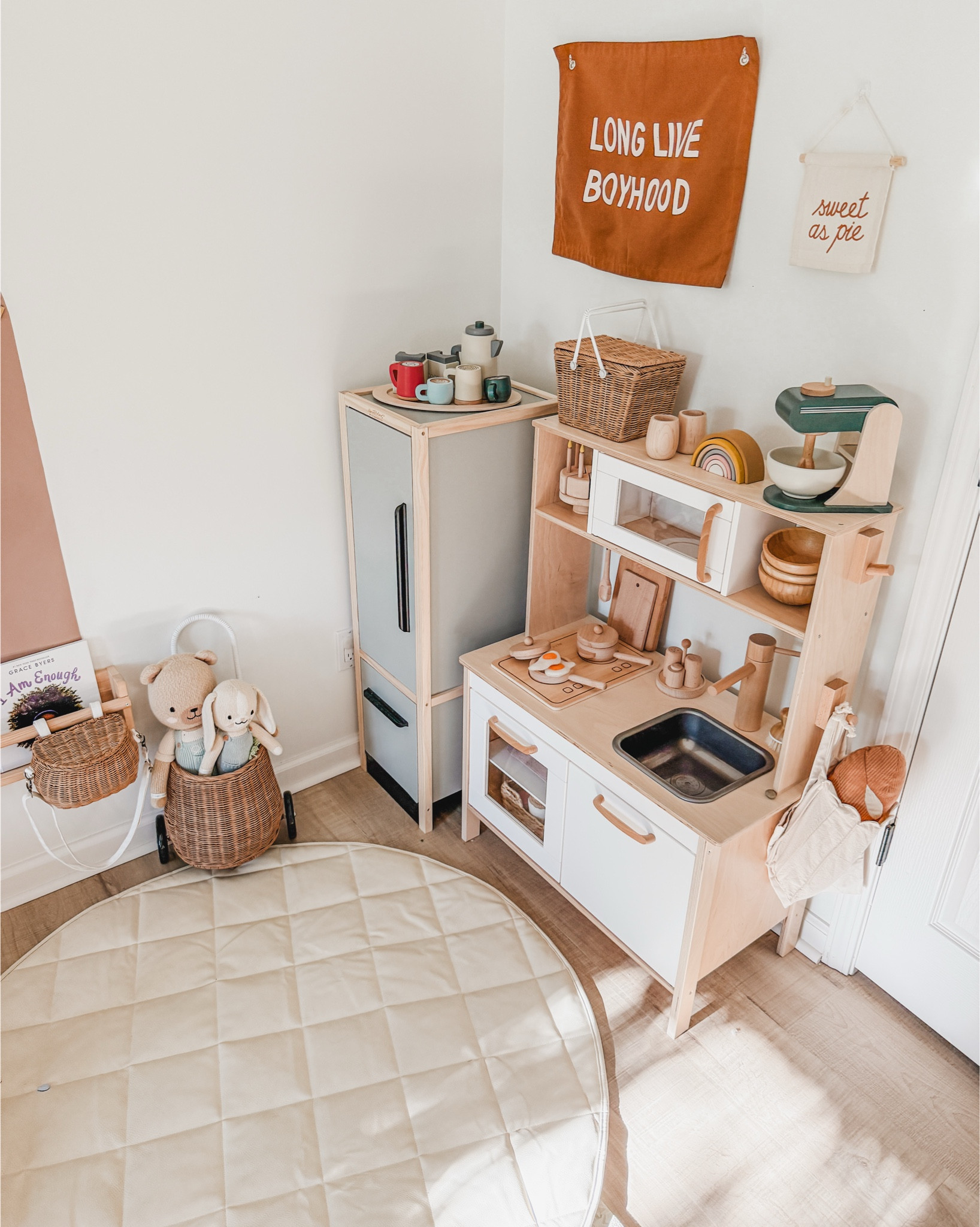 Why is cleaning a toy kitchen so much more fun than my kitchen ?

#LTKHome #LTKKids #LTKBaby