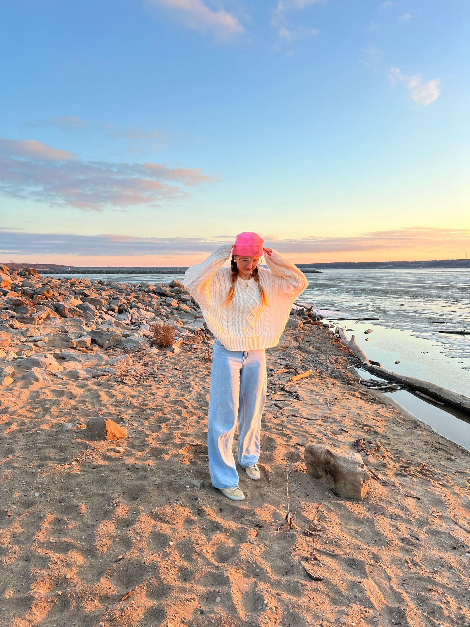 a lil sunset run! 💕 the sweater & jeans are 20% off right now through this link!  

#LTKfindsunder50 #LTKsalealert #LTKSpringSale