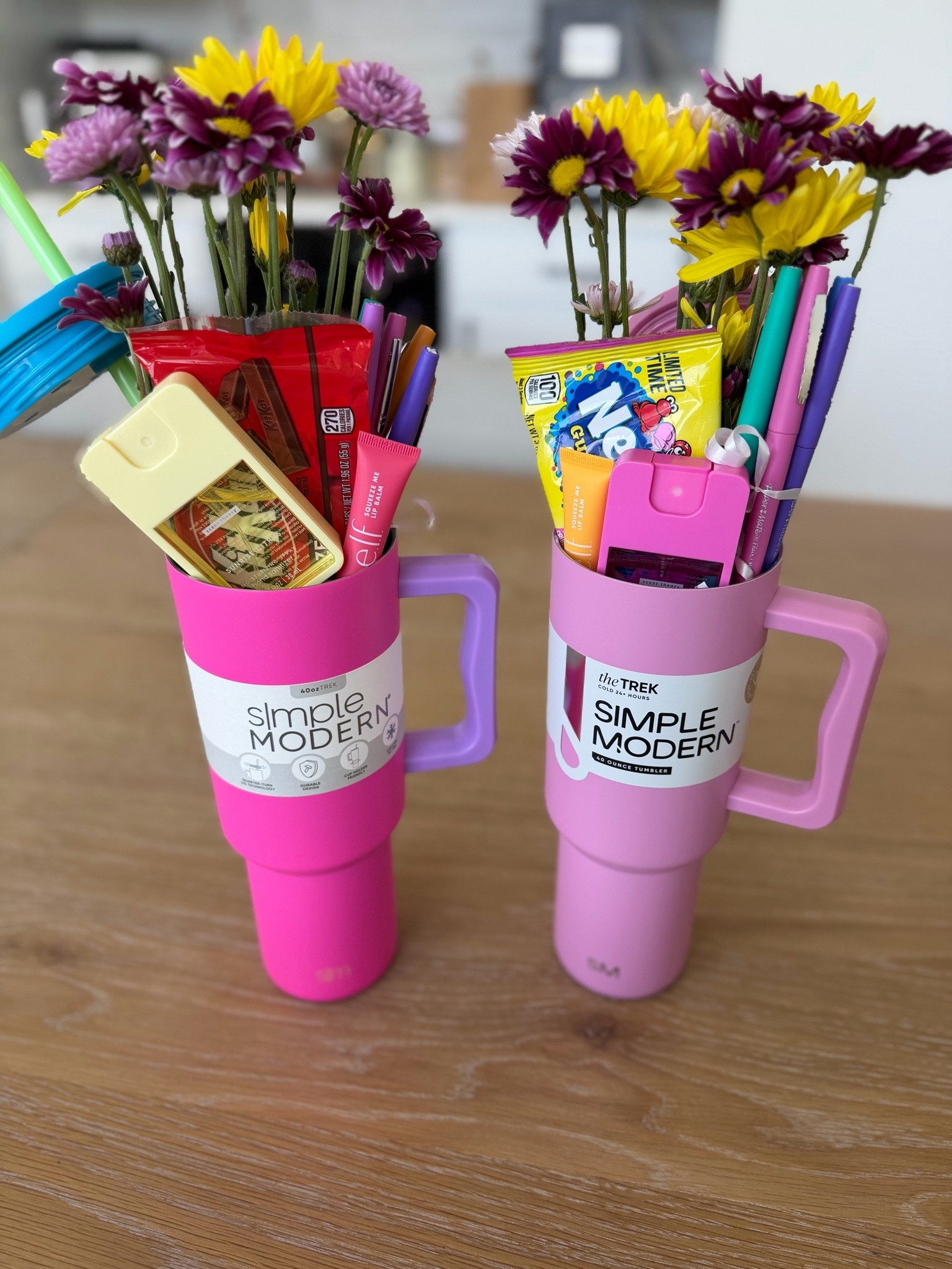 Last-minute teacher appreciation gift idea that looks SO cute but takes almost no effort 💐✨
I grabbed a simple modern tumbler in the prettiest spring colors, added a Scent Theory￼ hand sanitizer, e.l.f. Cosmetics￼ lip gloss, Flair pens (because every teacher loves them 😂), flowers, and their favorite candy 🍬

Everything can be a quick Target or Walmart pickup and I linked it all on my LTK 🤍

Perfect if you waited until the last minute… but still want it to look thoughtful 👏🏼

#LTKMothersDay #LTKmomlife