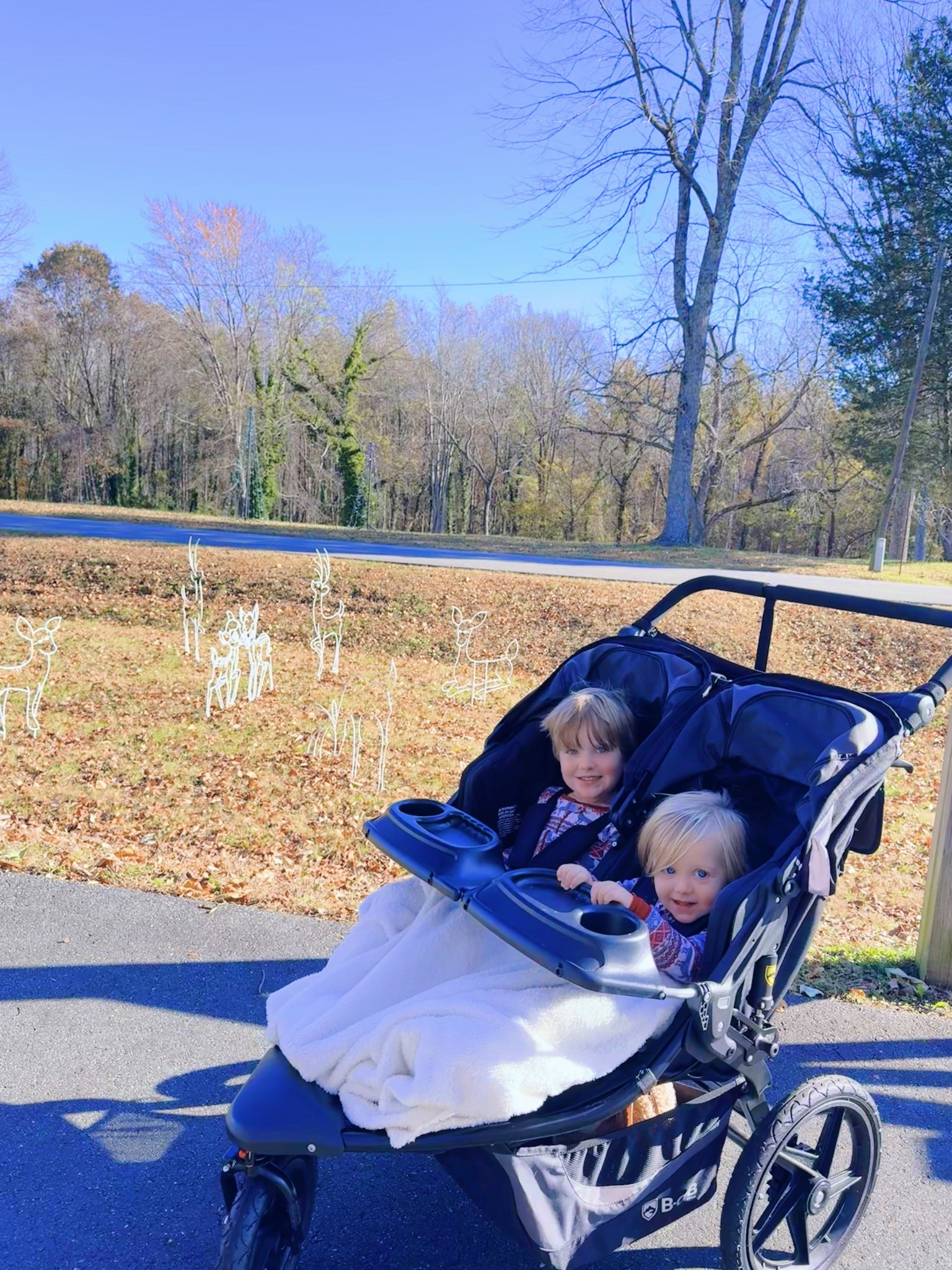 Ohhh this is going to be the SWEETEST Christmas season at their precious tiny little ages!!! 🎄👶🏼🫶🏽🌟 The whole “sleigh ride” hehe 😉 they were oooohhhing and ahhhing and just so giddy seeing all of the decorations!! 🥹 Oh these are the days, mamas!! Don’t let anyone tell you otherwise!! ❤️❤️❤️