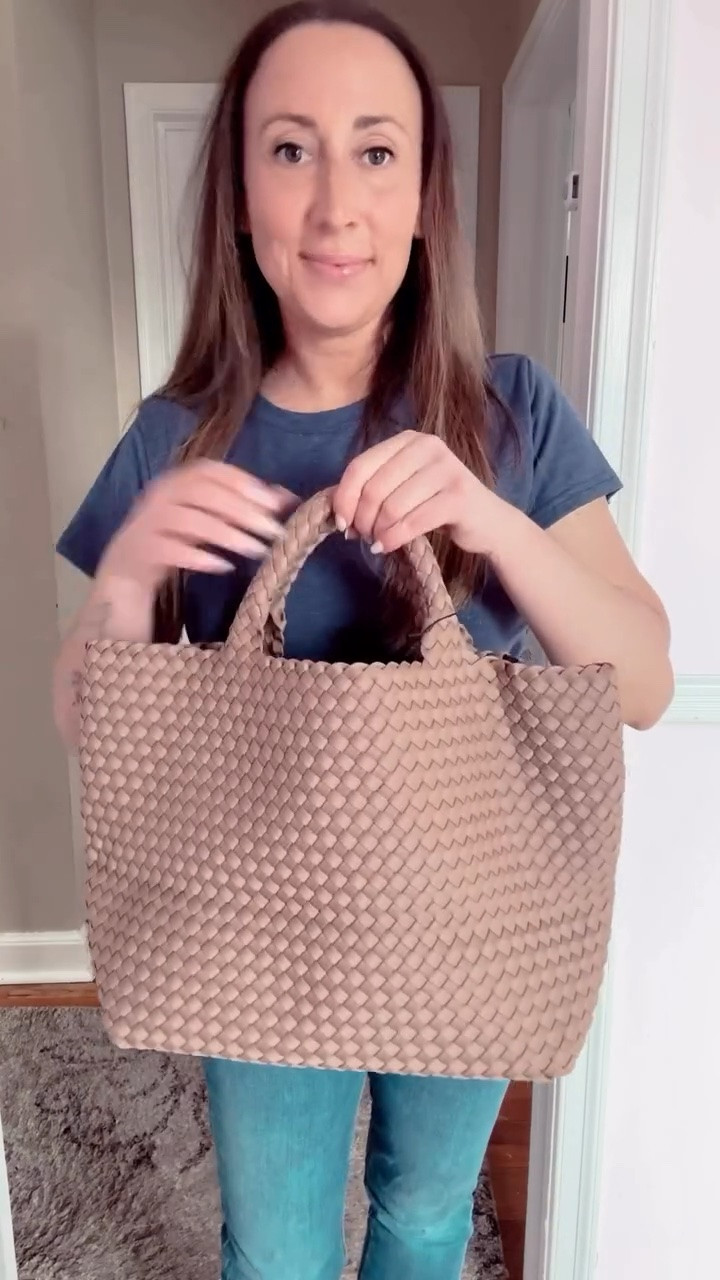 My most-used bag, no question. Beach days, work days, mom days, everyday—I have it in 3 colors for a reason… you need one!

Comment TOTE for details. 

_____

#EverydayStyle #BagEssentials #MomStyle #FashionFinds TikTokMadeMeBuyIt