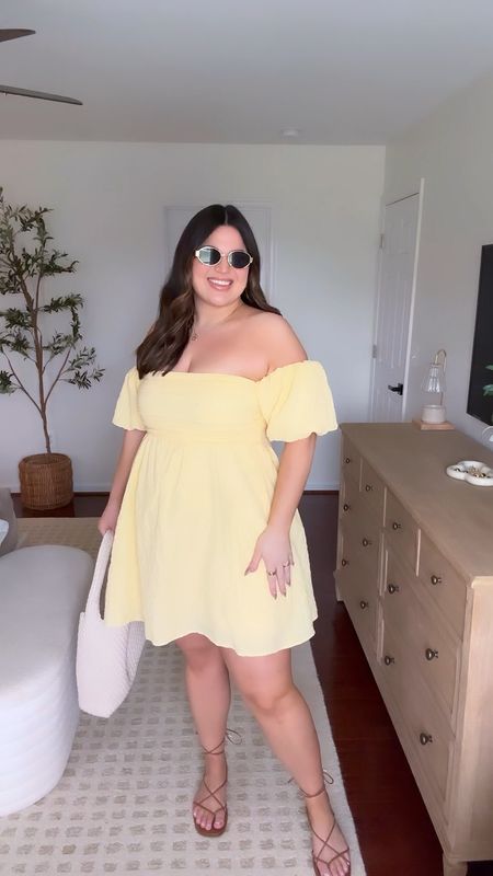 Midsize spring outfit! This yellow romper quite literally was the perfect option for my besties ‘here comes the son’ baby shower ☀️ 

Romper - large tall
Sandals - 10
Lipgloss in the shade - ‘she’s expensive’

Midsize, midsize fashion, romper, spring dress, spring outfit, spring style, abercrombie outfit 


#LTKmidsize #LTKstyletip #LTKSeasonal