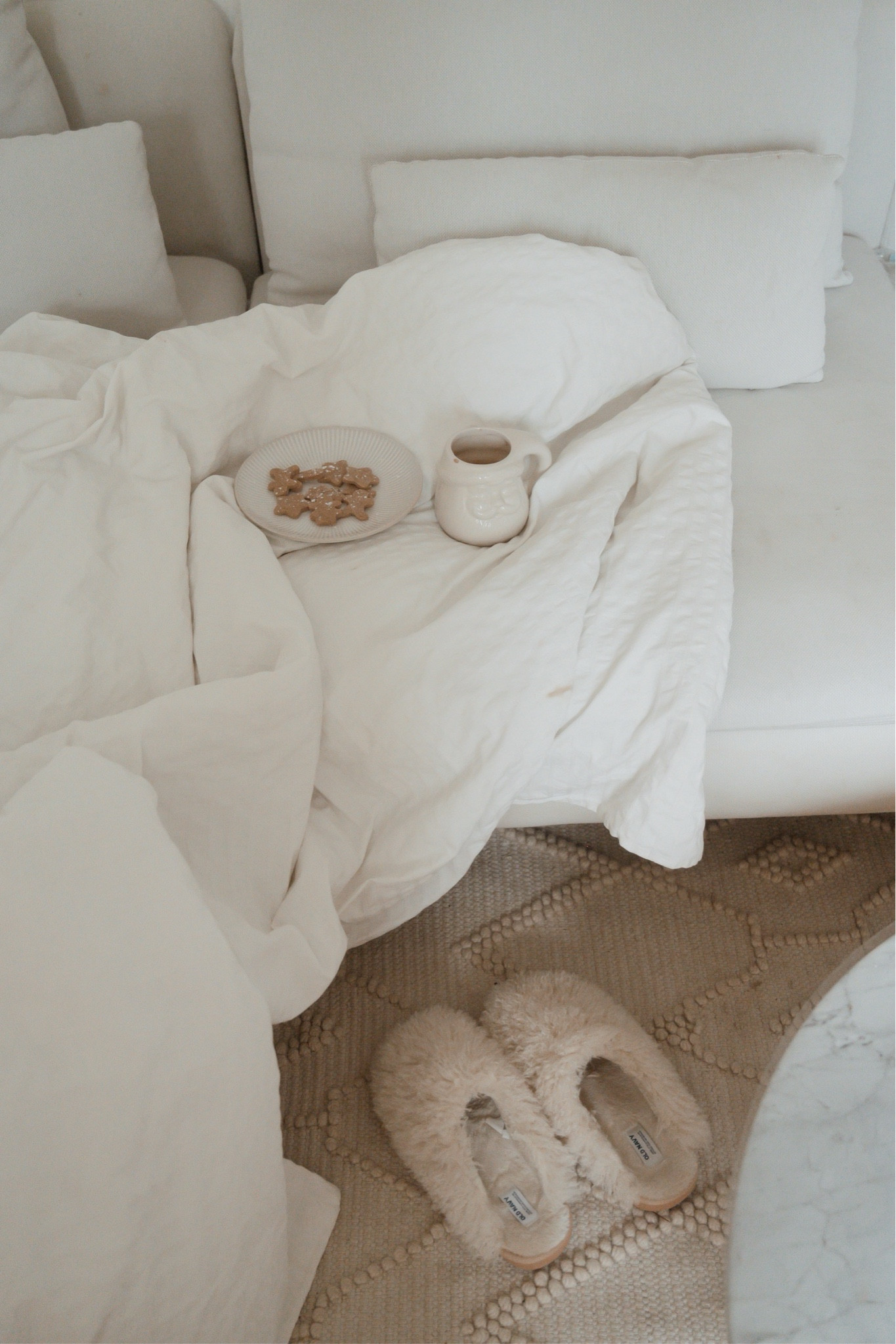 Coffee, gingerbread cookies, and cozy bedroom slippers? Yes, please!
—
bedroom slippers, interior, living room, living room decor, living room style, decor, home design, living room decor ideas 

#LTKHome