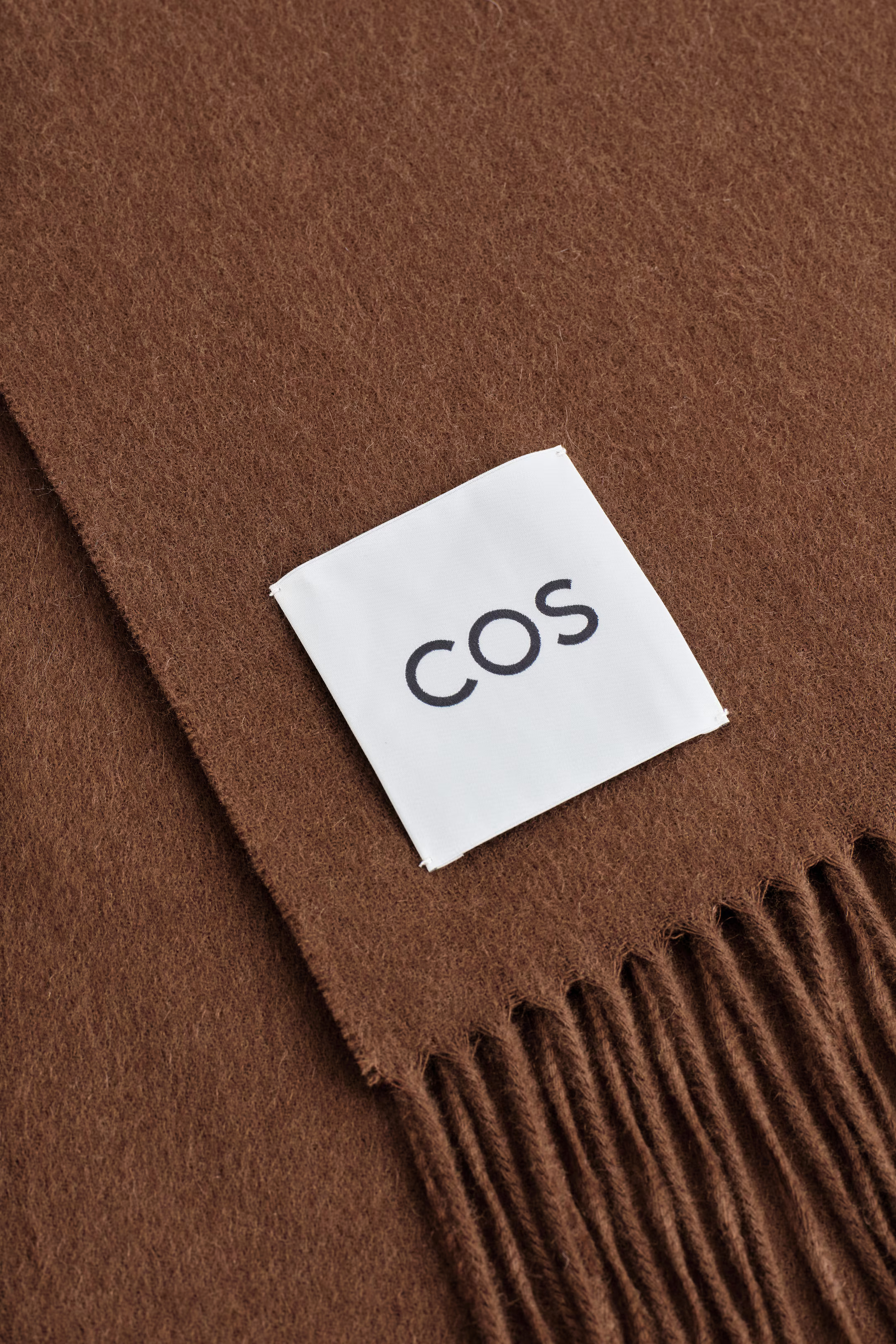 FRINGED WOOL SCARF - RUST | COS GB | COS UK