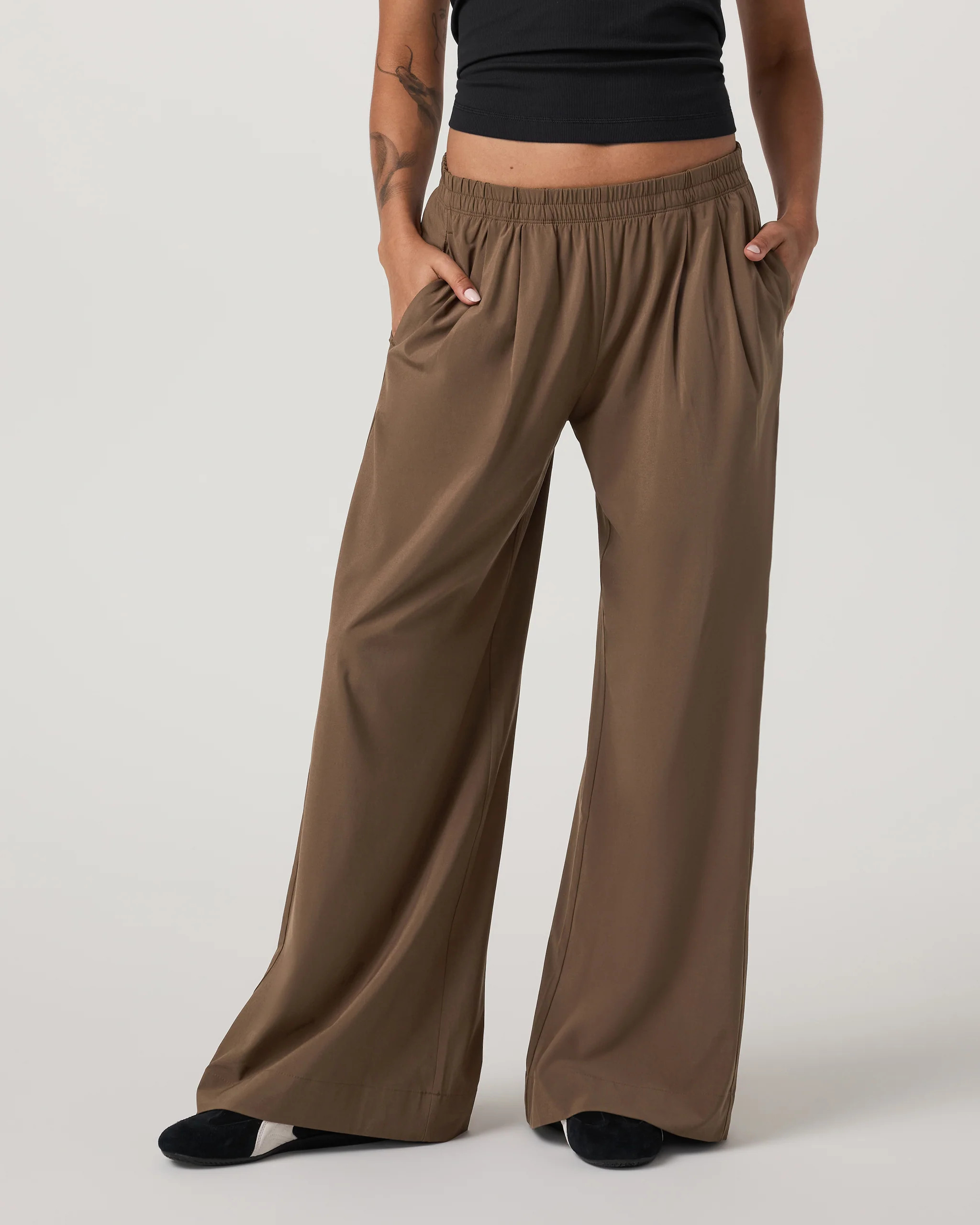 Villa Vibes Wideleg | Women's Espresso Pants | Vuori | Vuori Clothing (US & Canada)