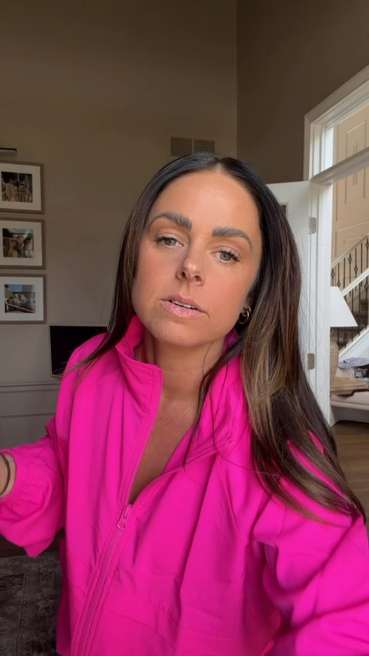 Hot pink GAP active set! I’ll take this on spring break to go on morning walks or to grab coffee 👟☕️💗

#LTKgrwm #LTKTravel #LTKootd