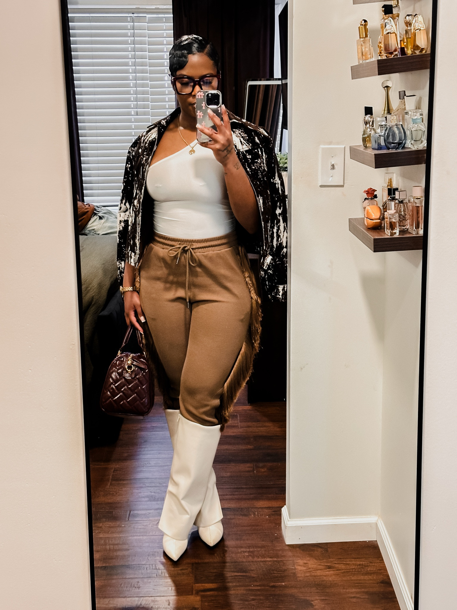 Jacket | Zara: 2266/562

https://www.zara.com/share/animal-print-flocked-jacket-p02266562.html?v1=430822464&utm_campaign=productShare&utm_medium=mobile_sharing_iOS&utm_source=red_social_movil 