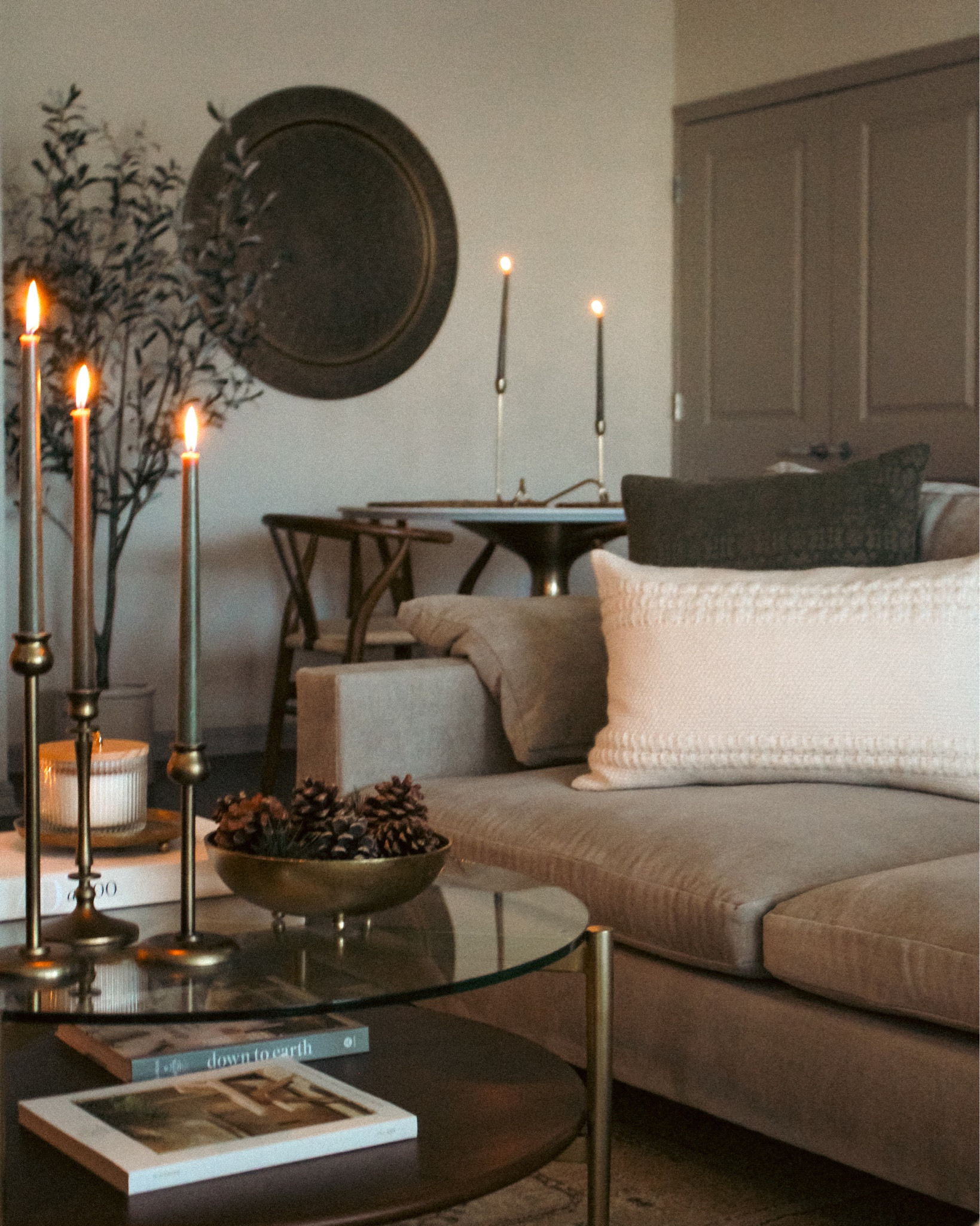 Good morning, everyone! It's a chilly Monday in Florida, which I love! Ready to kick off the day with work, and I'm planning to wrap it up with hot cocoa and a Christmas movie, maybe Elf or Home Alone. 🎄✨
.
.
#Homedecor #apartmentdecor #apartmentinspo #apartmentdecoratingideas, #roomdecor #decorideas, #vintagehomedecor #moodydecor #neutralhome

#LTKSeasonal #LTKhome #LTKHoliday