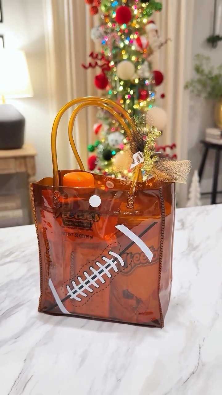 Because in this small town, we cheer loud, snack good, and grind hard! Snack bags on deck for tonight’s playoff game vs Gando! Wishing the Refugio Bobcats all the luck on taking home the W tonight! GO CATS GO!! 🏈🐾🏟️✨🧡

#footballsnacks #gamedaysnacks #highschoolfootball #football #footballsnackideas

#LTKGiftGuide