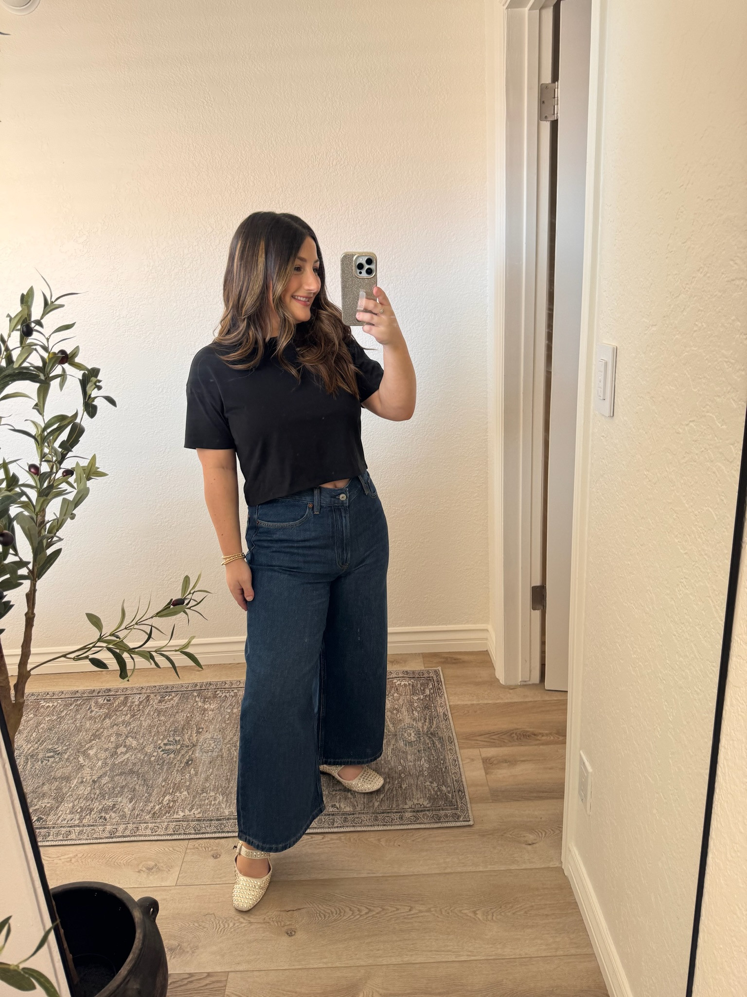 Obsessed with these pieces! My favorite tee and jeans!! 

 Tee size small (Use my code: CE-MIMI) 

Jeans are petite friendly, wide leg and cropped! I’m wearing a size 29 short! 

#abercrombiestyle

#LTKFindsUnder100 #LTKStyleTip #LTKSeasonal