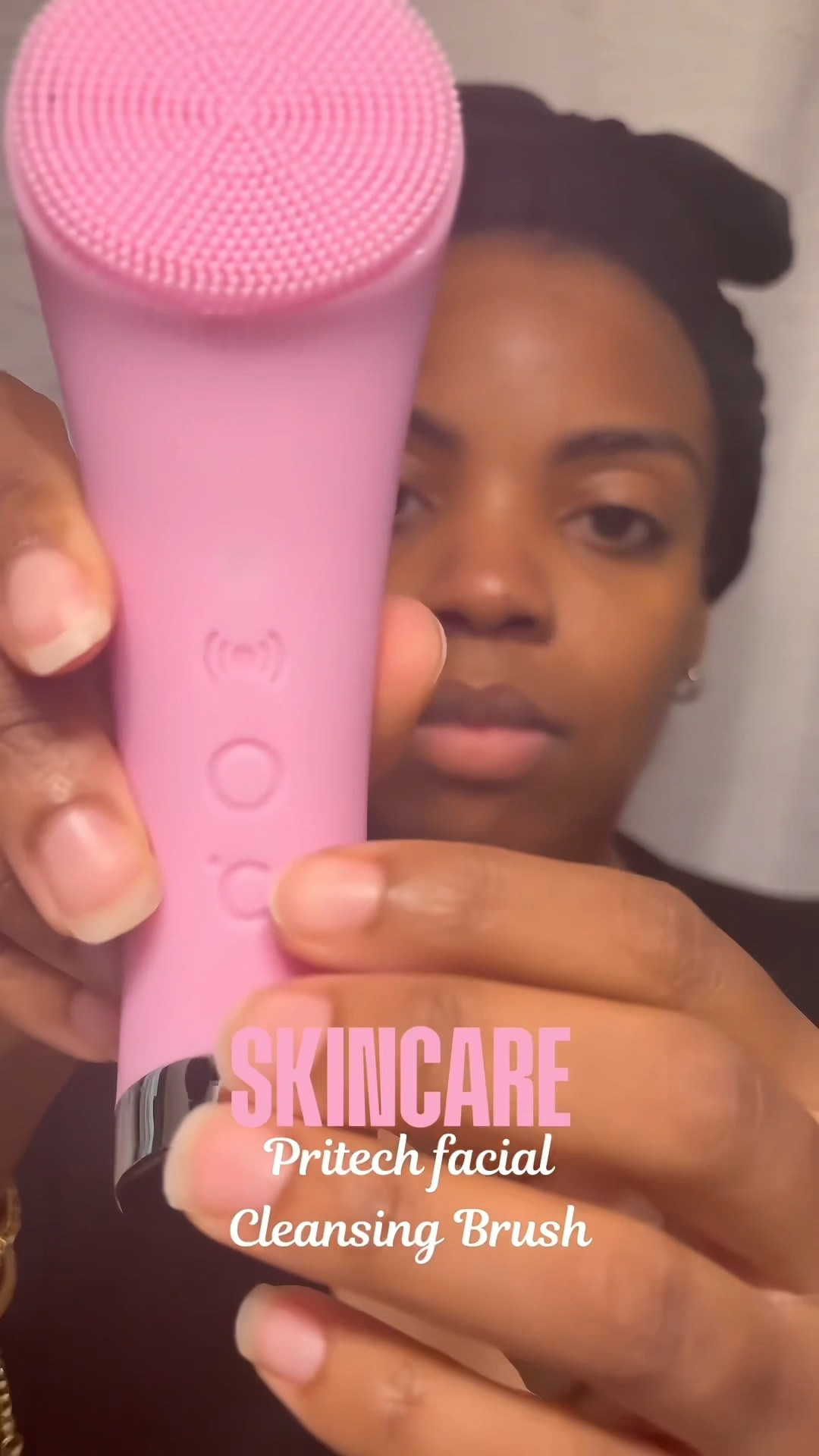 Say hello to glowing skin! ✨ This silicone facial cleanser brush with vibration features and a heated feature to help all your favorite serums and moisturizers absorb better. Get ready for a spa-like experience at home! 💆‍♀️




#LTKFindsUnder100 #LTKBeauty #LTKHome