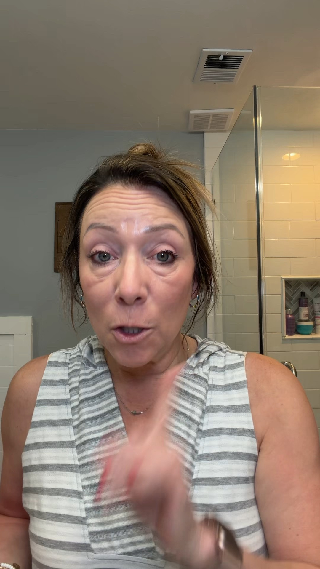 The older I get, the more I appreciate makeup that works WITH my skin instead of covering it up. ✨ Tarte CC Cream has become one of my everyday favorites. #tartecosmetics
#tartecccream
#matureskinmakeup
#everydaymakeup
#over50beauty