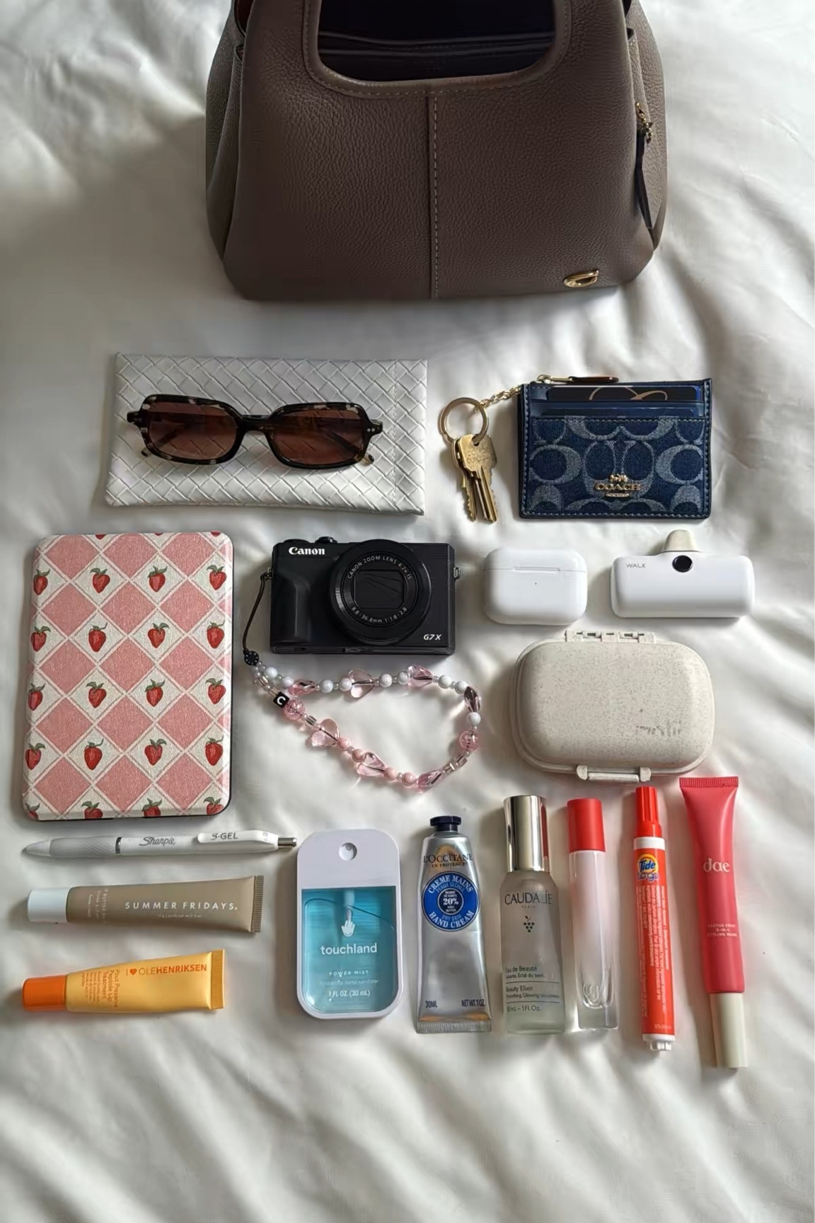 what’s in my coach Lana🎀  