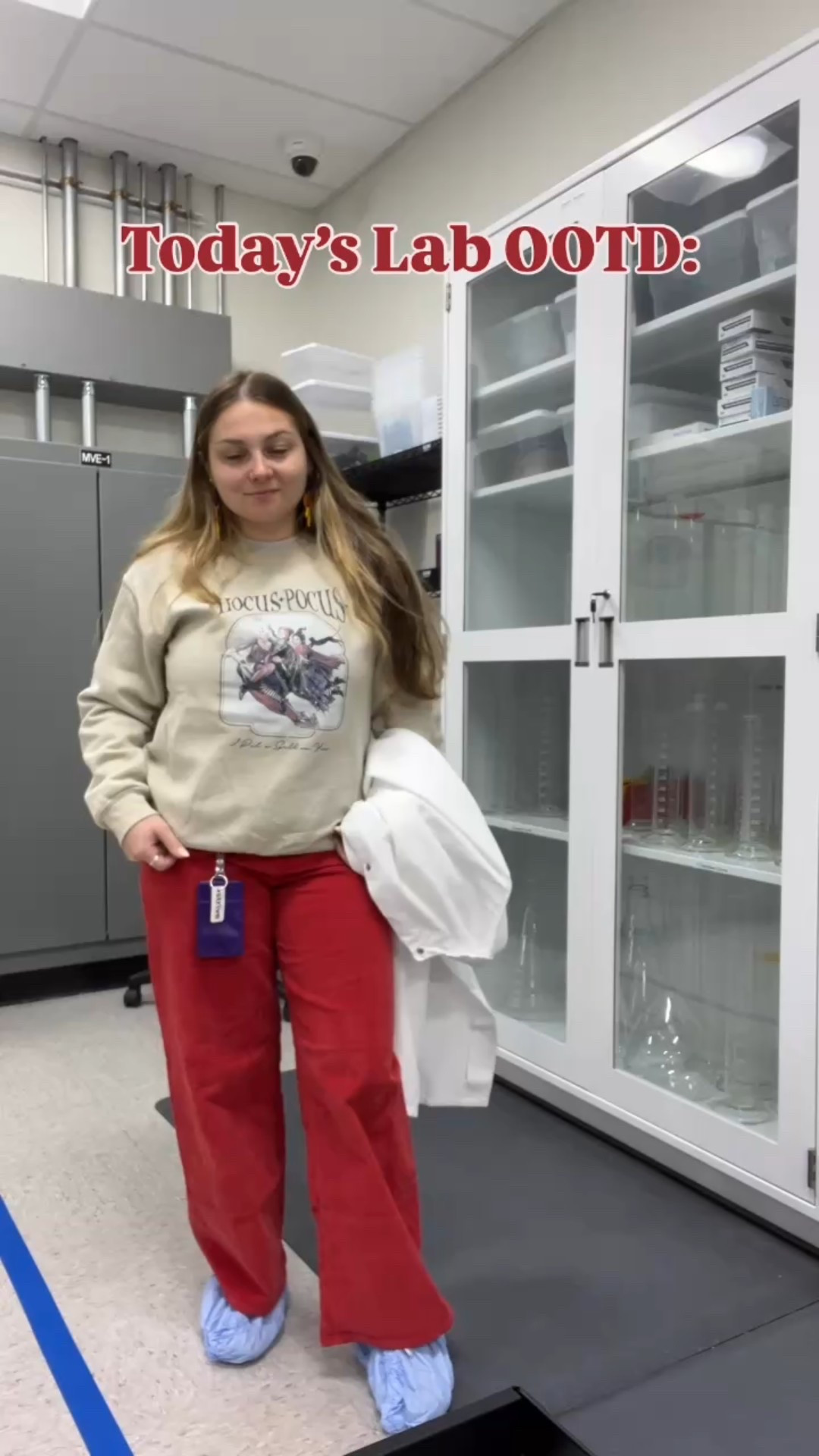Just a Hocus Pocus girlie brewing up results in the lab! 🧙🏻‍♀️🧪

This Hocus Pocus graphic sweatshirt and red corduroy pants are the perfect mix of casual workwear and spooky season style… 🎃

Obsessed with comfy crewnecks, seasonally themed jewelry, and Red Aspen press-on nails that stay flawless through every experiment! 💅

Linked everything on my LTK so you can shop this fall outfit inspo and recreate the look!

#LTKFall #LTKOutfit #LTKFinds #FallStyle #GraphicSweatshirt #CorduroyPants #CozyOutfit #CasualStyle #OOTD #WorkOutfit #ComfyStyle #SpookySeason #RedAspenNails #DIYBeauty #LTKSeasonal


#LTKSeasonal #LTKFindsUnder50 #LTKHalloween