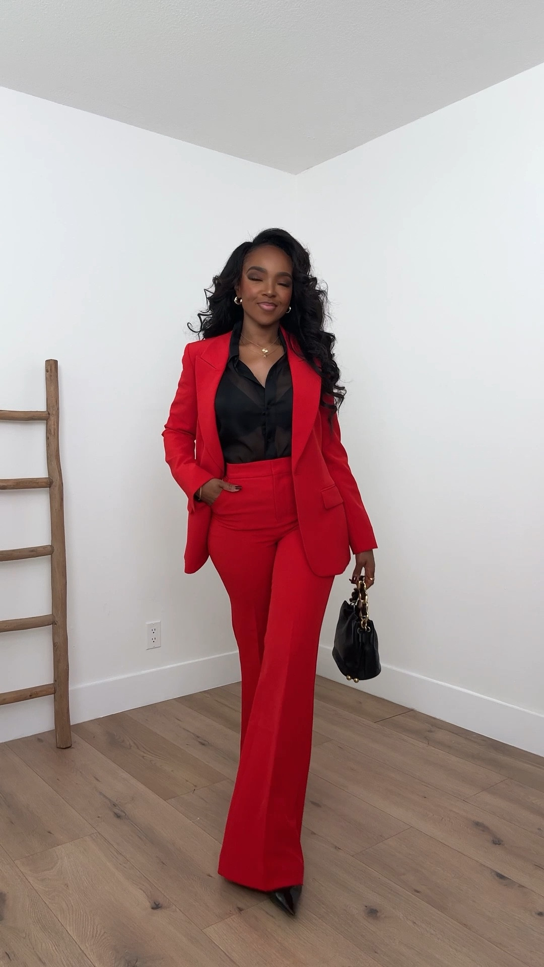 Workwear at its finest - quality at its best! This power suit screams I arrived and I mean business

If you’re looking to level up your 9 to 5 wardrobe express has everything that you need and currently they are running 20% off so grab now while there’s a sale

I’m wearing a small and the top and blazer
And a two long in the trousers

#dresstoexpress #expresspartner @express