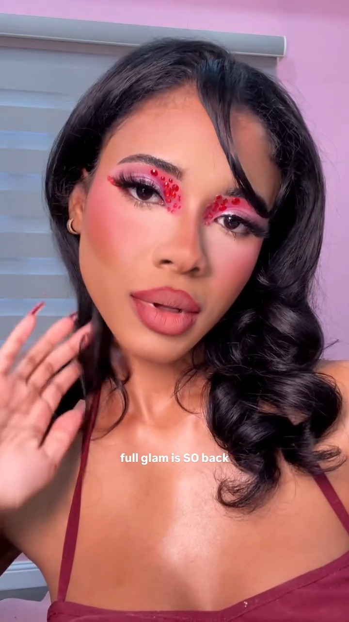 full glam is back and i’ve never EVER been happier @onesize loose powder @benefitcosmetics precisely my brow pencil @lillylashes mykonos ❤️ 

#fyp #transition #benefitclubpink #benefitcosmetics