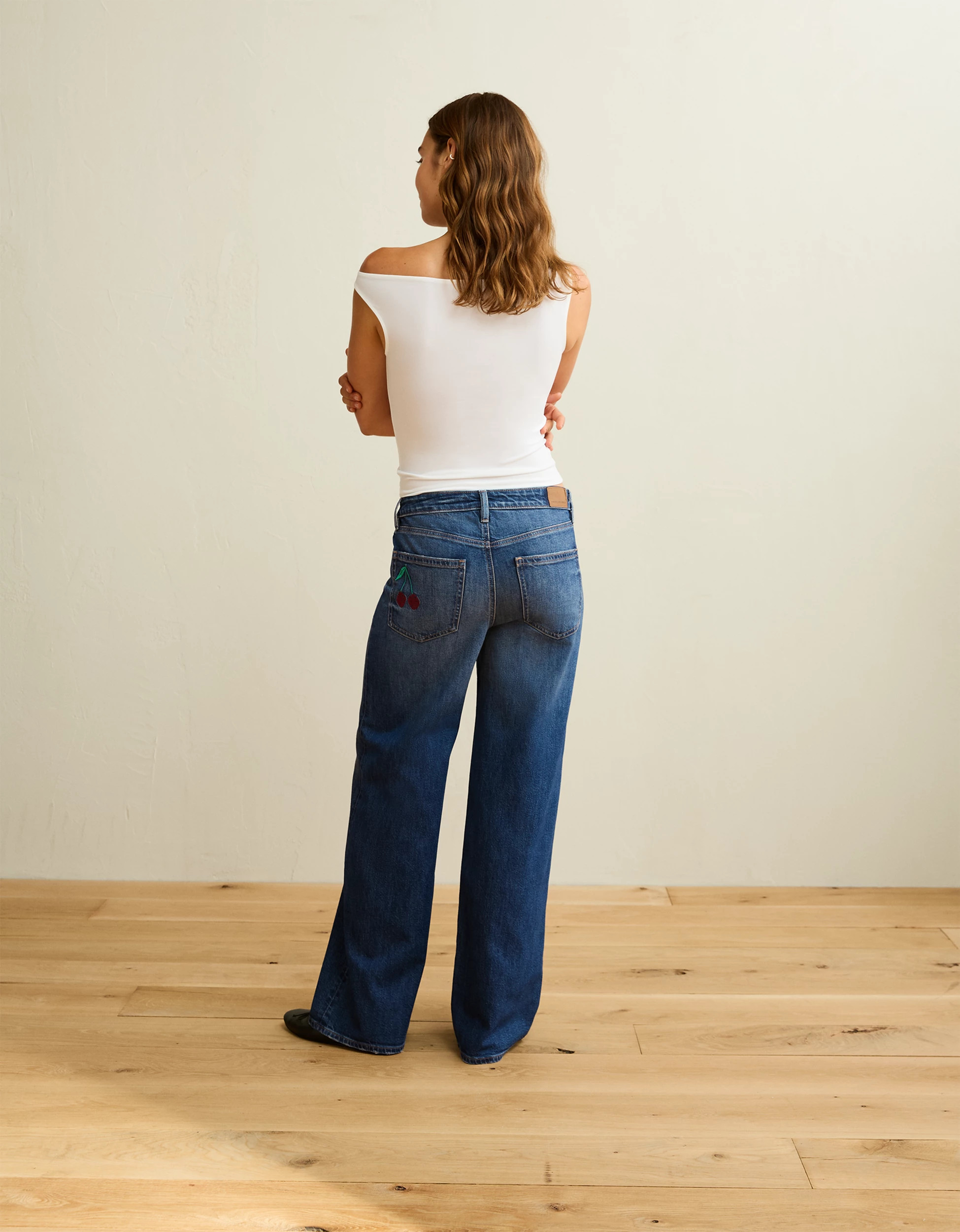 AE Super High-Waisted Baggy Wide-Leg Jean | American Eagle Outfitters (US & CA)
