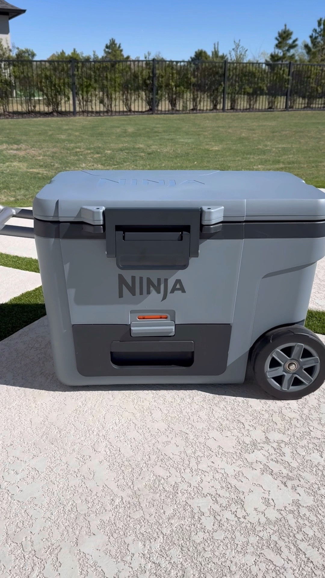 Just in time for sports and outdoor season… ⚾️🏀🏈⚽️

@ninjakitchen #ninjacooler 

#LTKFamily #LTKGiftGuide #LTKTravel