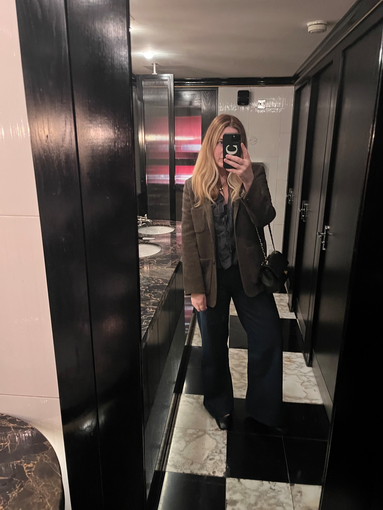 A quick bathroom mirror selfie ✨

Autumn Style,
Oversized Blazer,
Autumn Outfit,
Block Hell Mary Jane’s,
Winter Fashion,
Winter Outfits 

#LTKwinter #LTKautumn #LTKuk