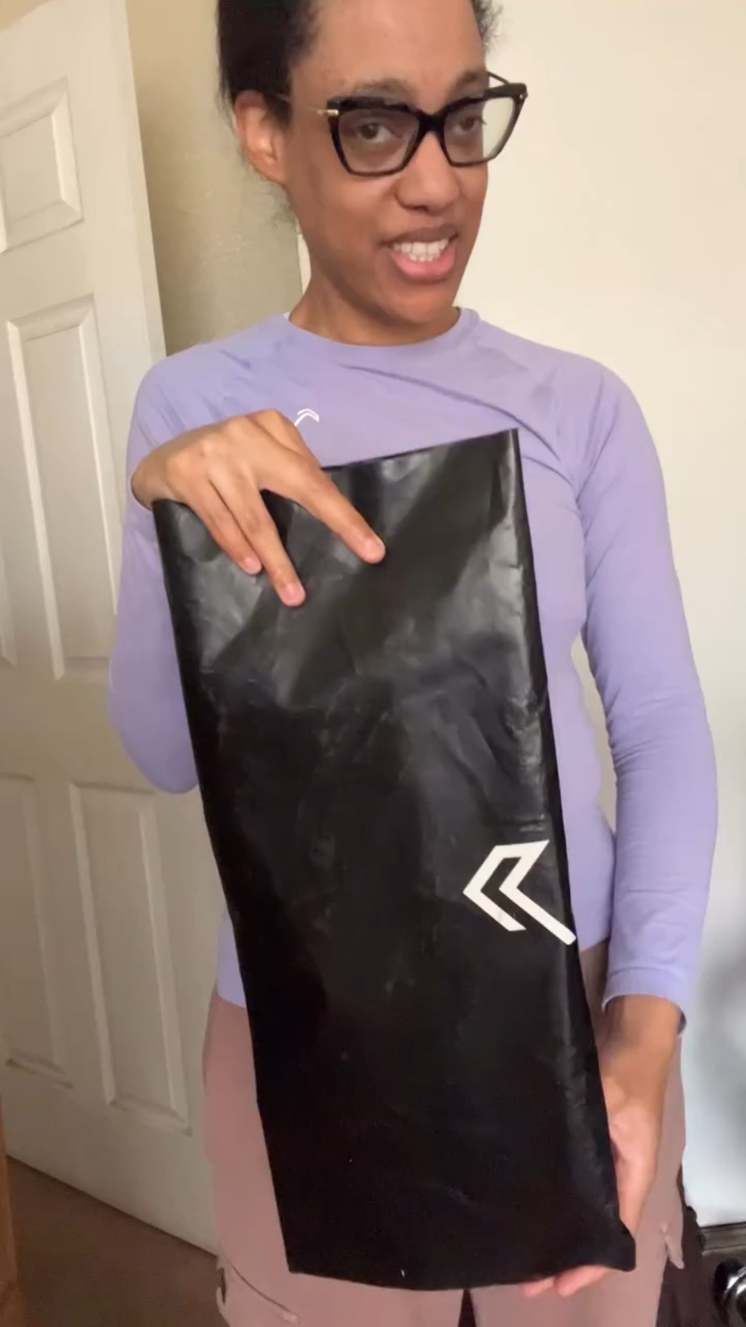 I just got my package @oneractive by @krissycela and I got the soft motion long sleeve mid top color rosa pink 🌷🩰. 

#oneractivefamilia #oneractive #haul #content #explorepage