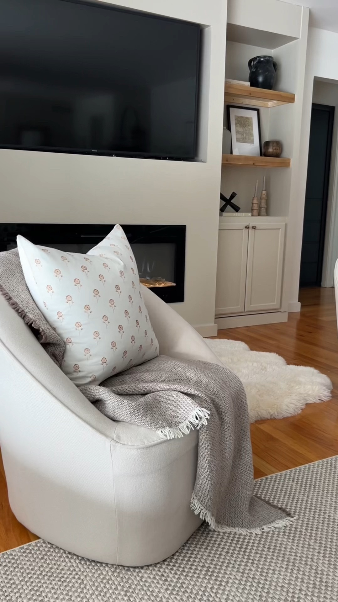 Styling a few favorite pieces in my living room 



#LTKhome #LTKVideo #LTKxTarget
