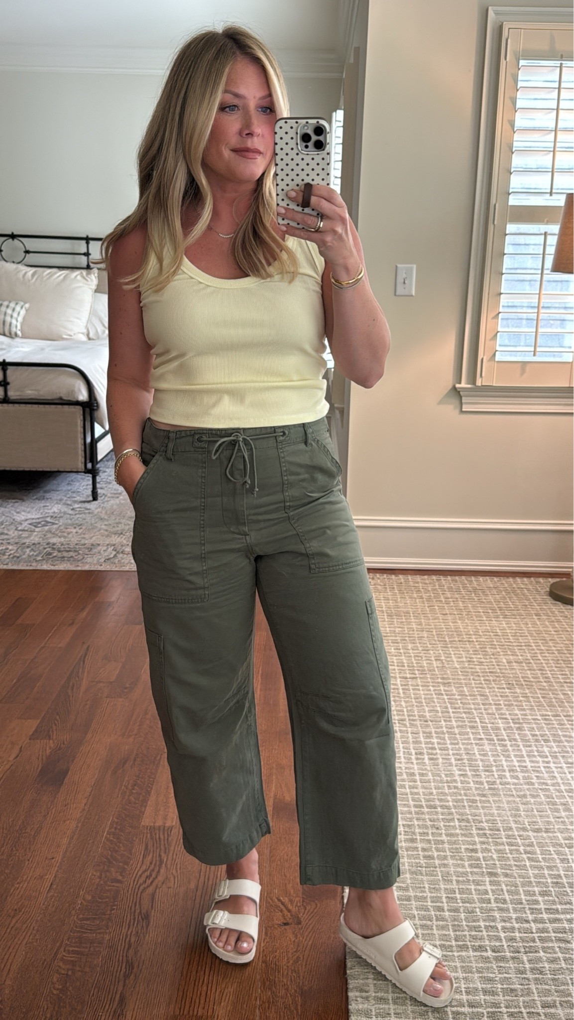 29 in pants, medium in tank! Pants run a touch big!