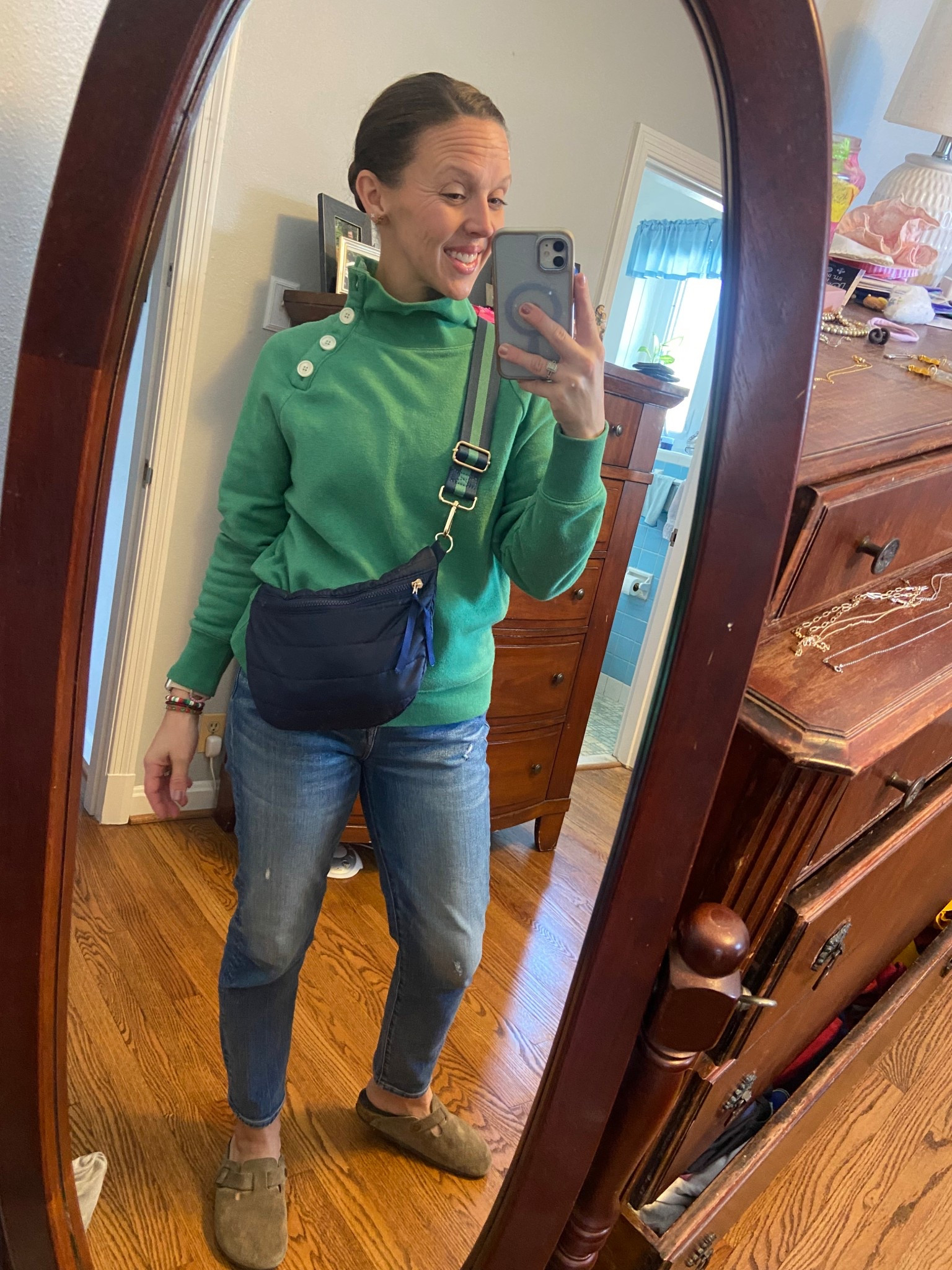 This quilted purse is always a wjn. A little dressier than your athletic crossbody and comes in a bunch of colors.  Under $20 and a cute gift idea. 


#giftforher #under20 #budgetfriendly #crossbodypurse #quiltedpurse #amazon #under15 #giftunder20

#LTKFindsUnder50 #LTKSaleAlert #LTKGiftGuide