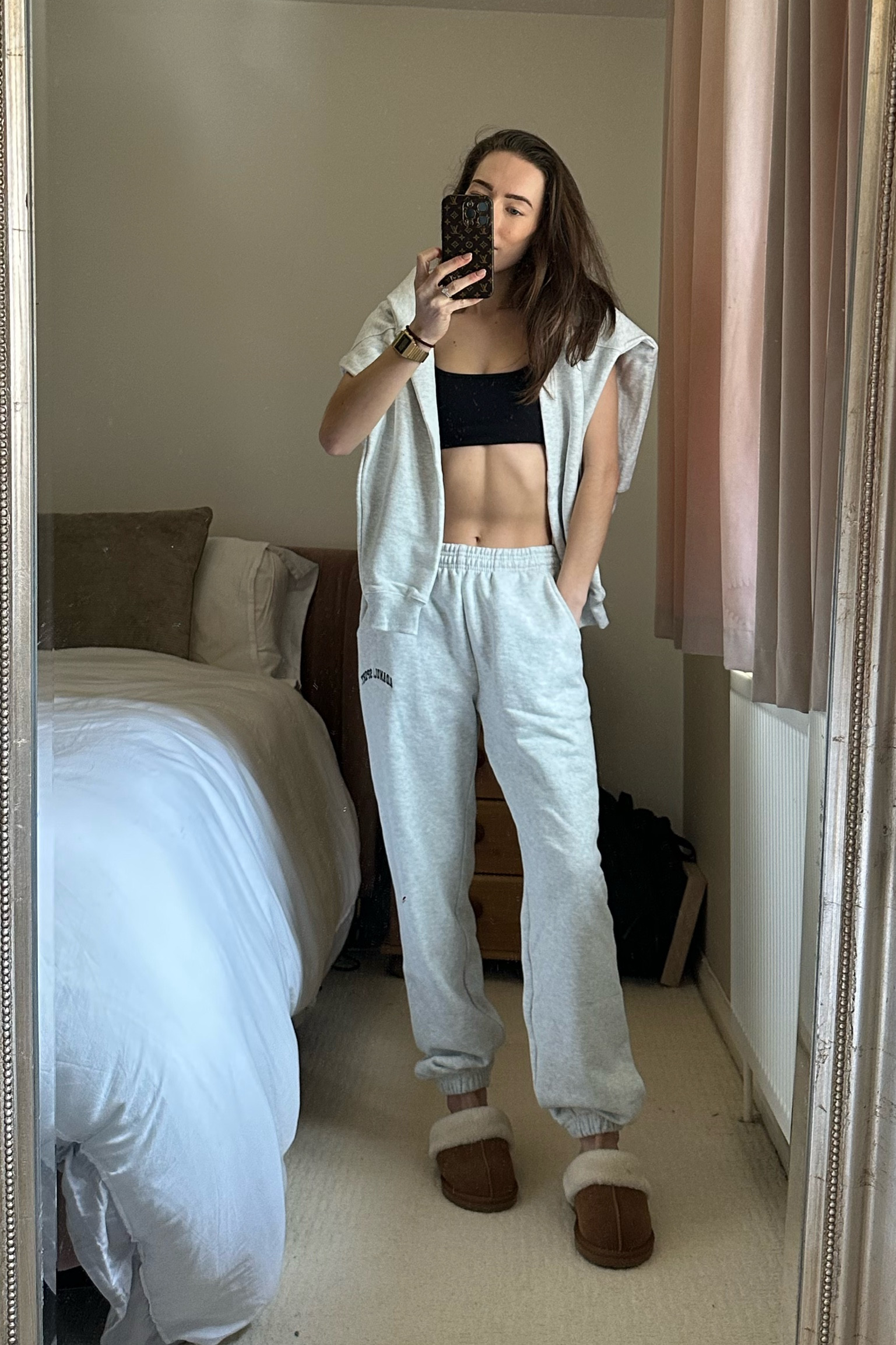 Cosy Adanola grey activewear set for a Sunday afternoon #sweats #adanola #joggers #gymfit

#LTKfit #LTKtravel #LTKeurope
